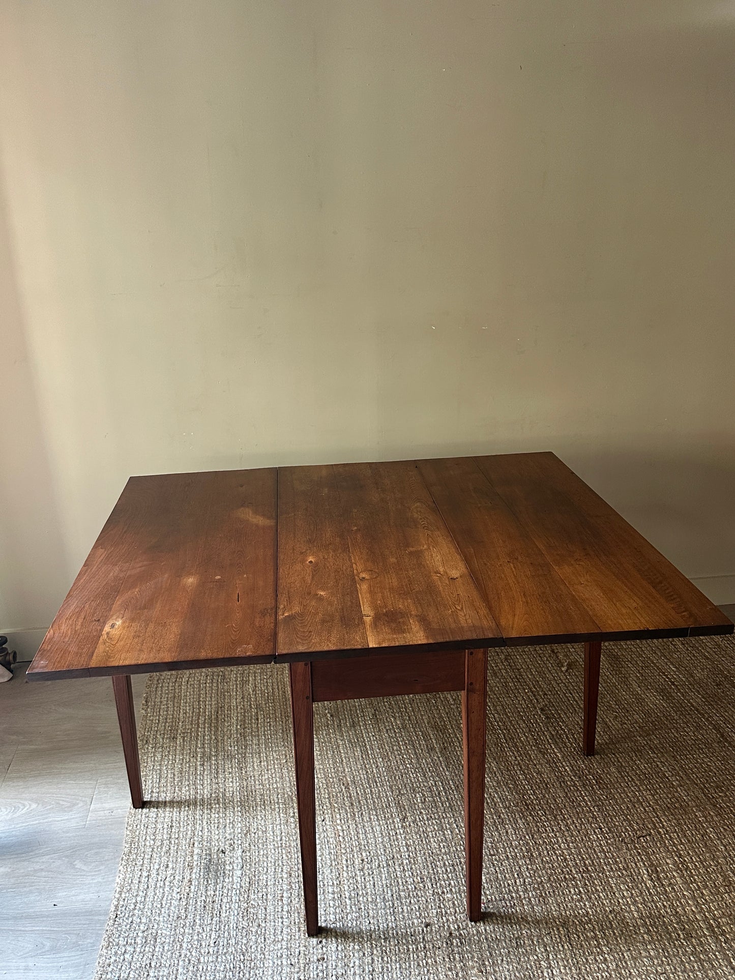 Pine drop leaf