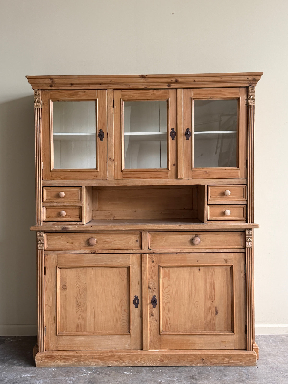 Pine one piece hutch