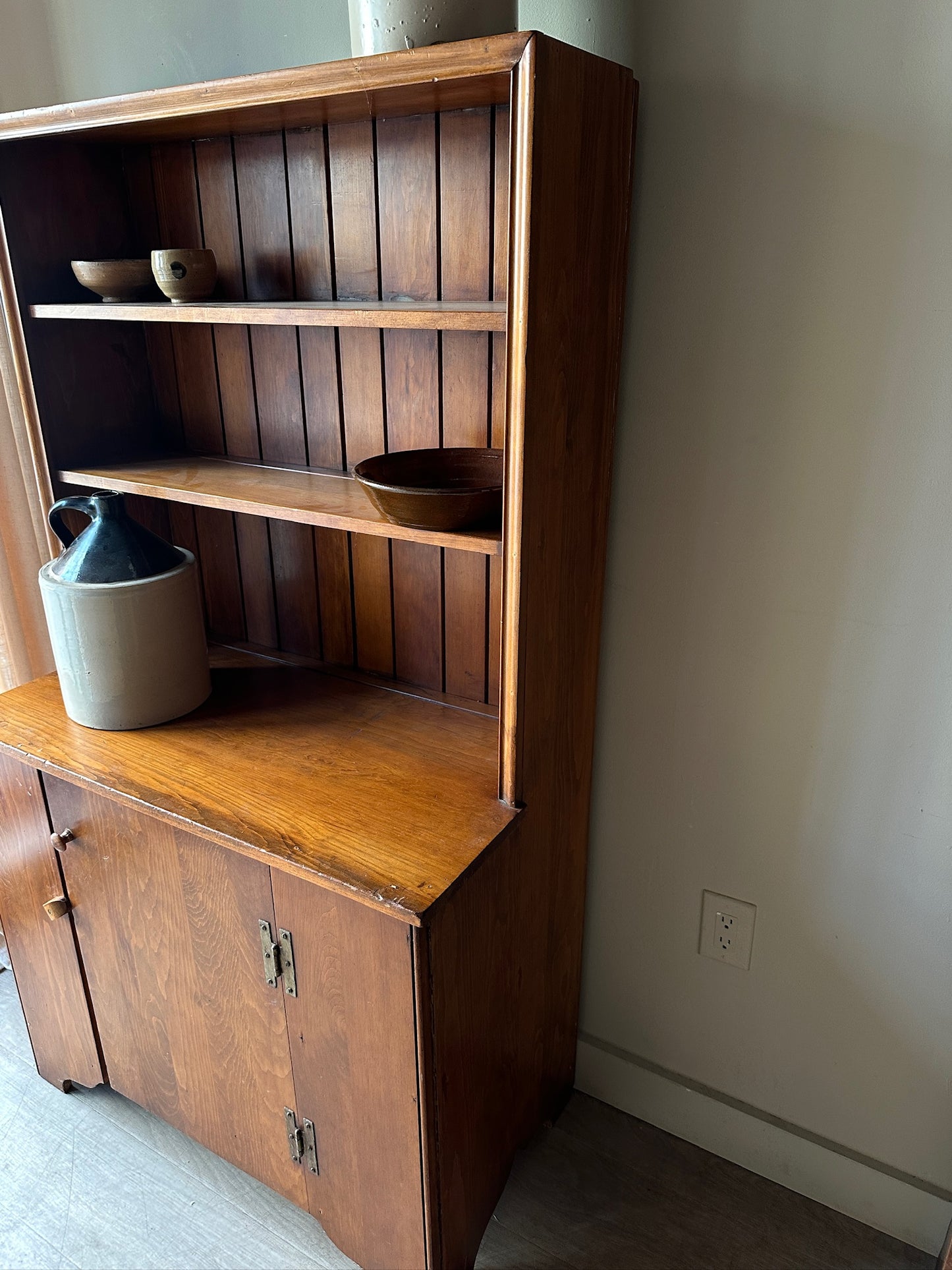Pine hutch