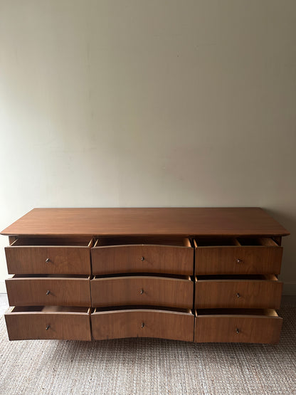 Unagusta walnut 9 drawer dresser