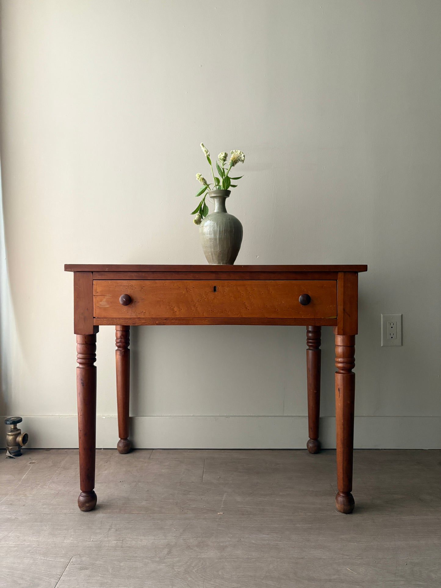 Sheraton cherry & bird’s eye maple side table