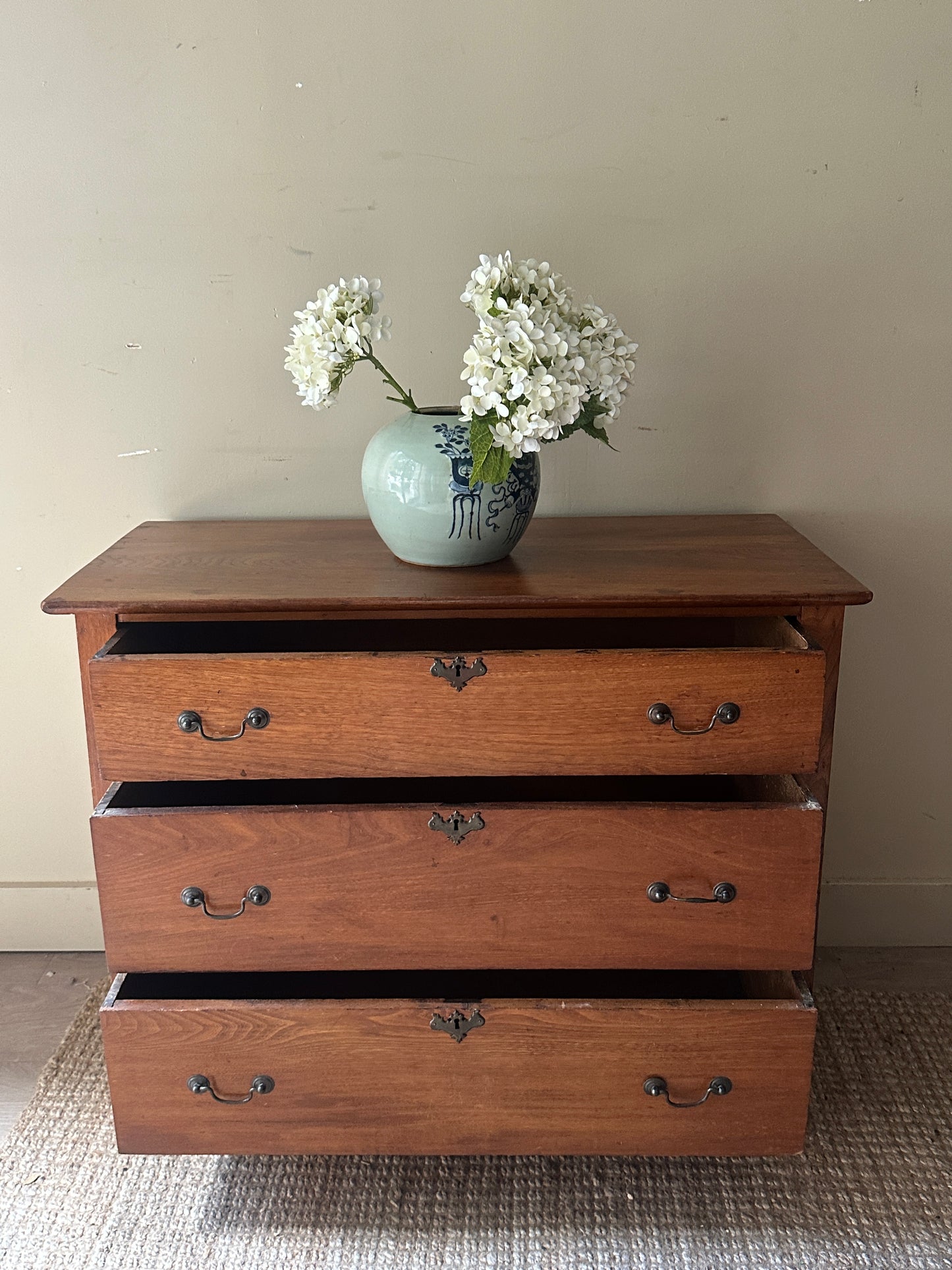 Pine dresser