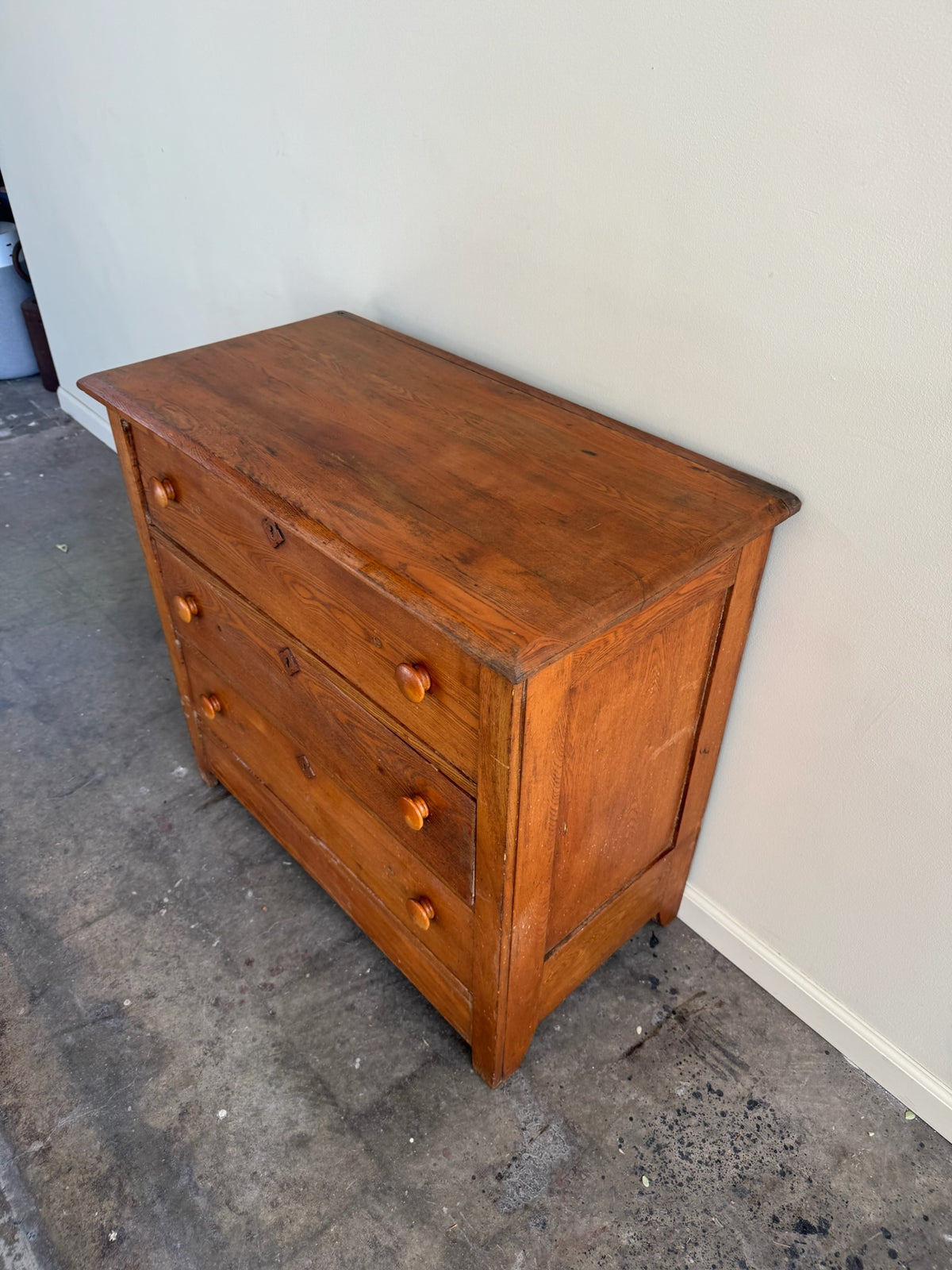 Pine 3 drawer dresser