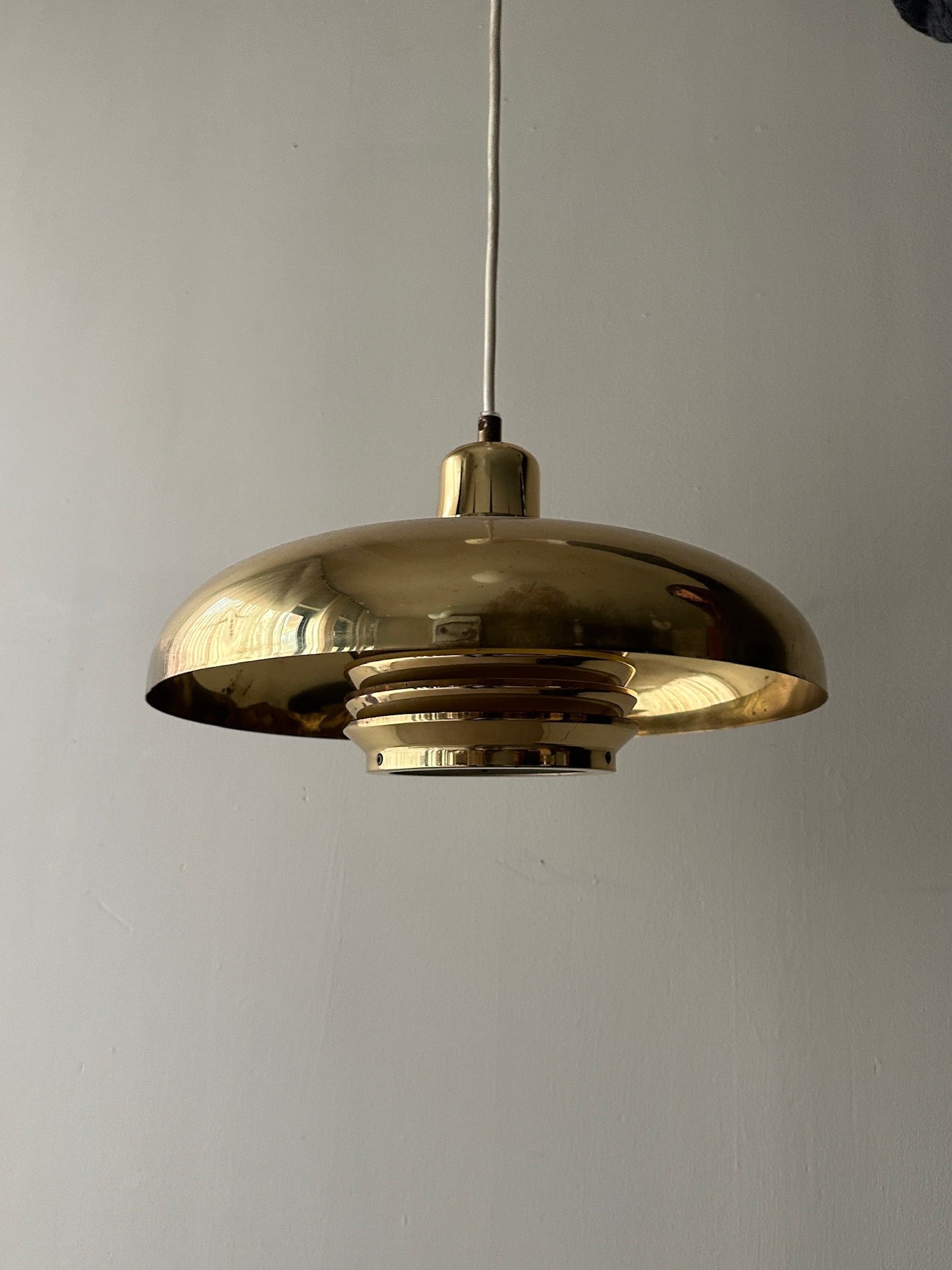 Jakobsson brass pendant light