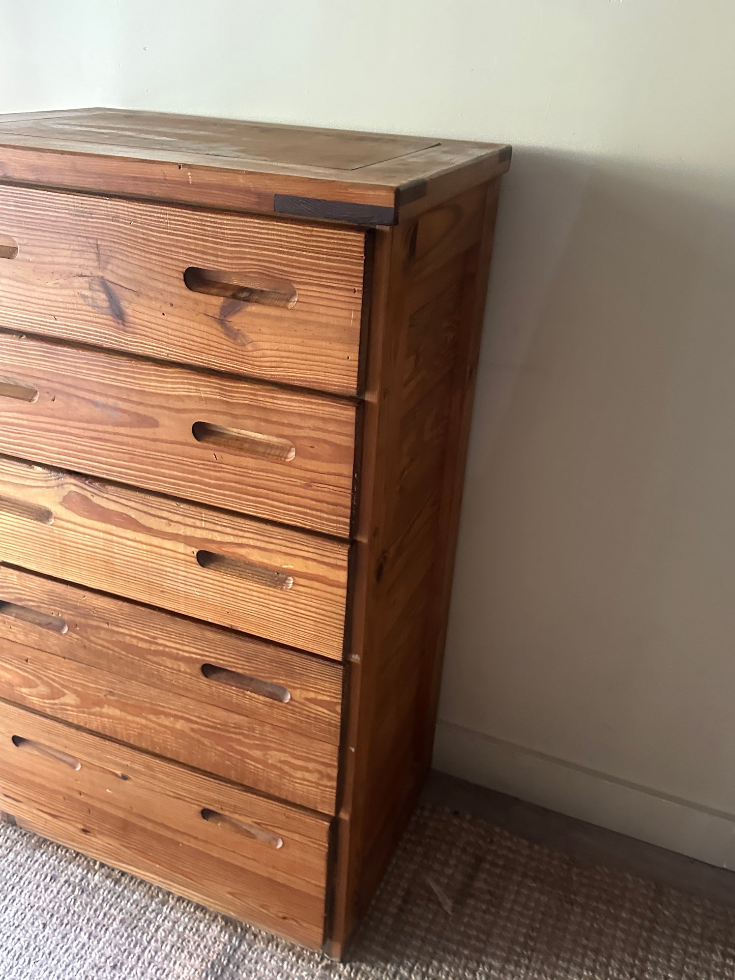 Pine dresser