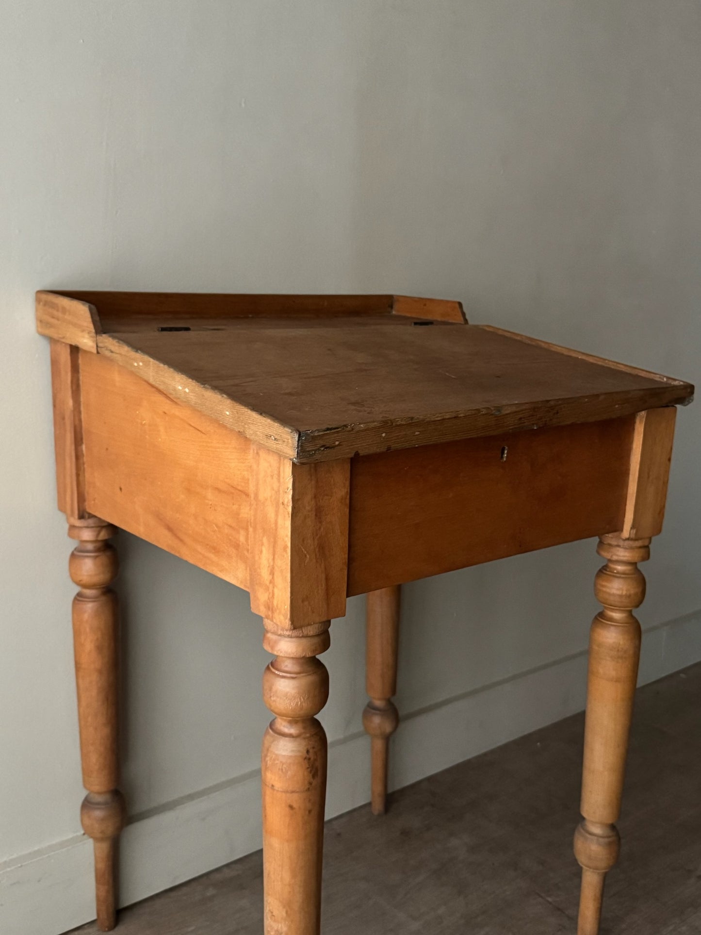 Pennsylvania Sheraton pine schoolmaster’s desk