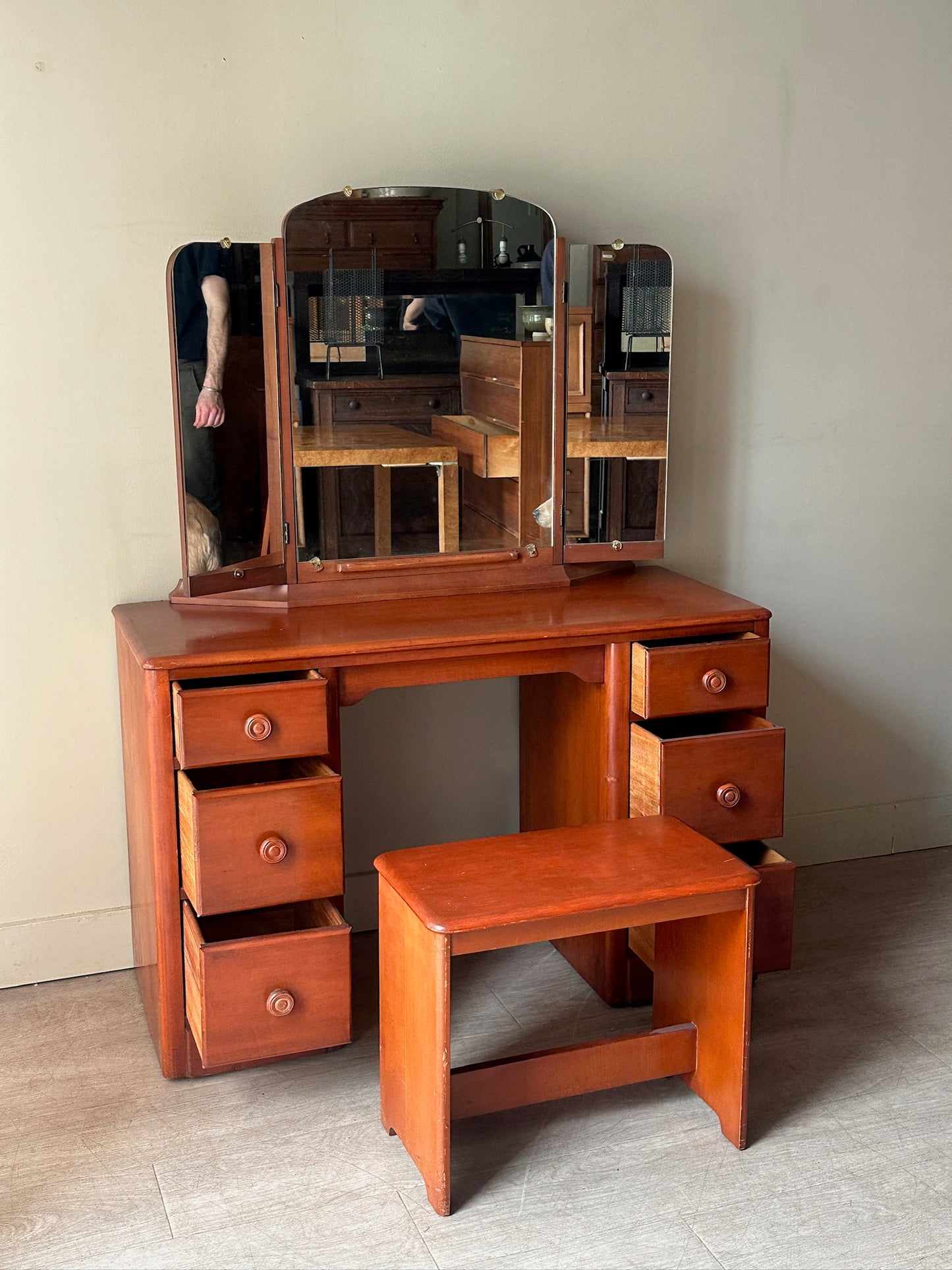 Maple vanity with stool