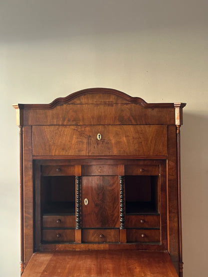 Early 19th c. secretarie a abattant