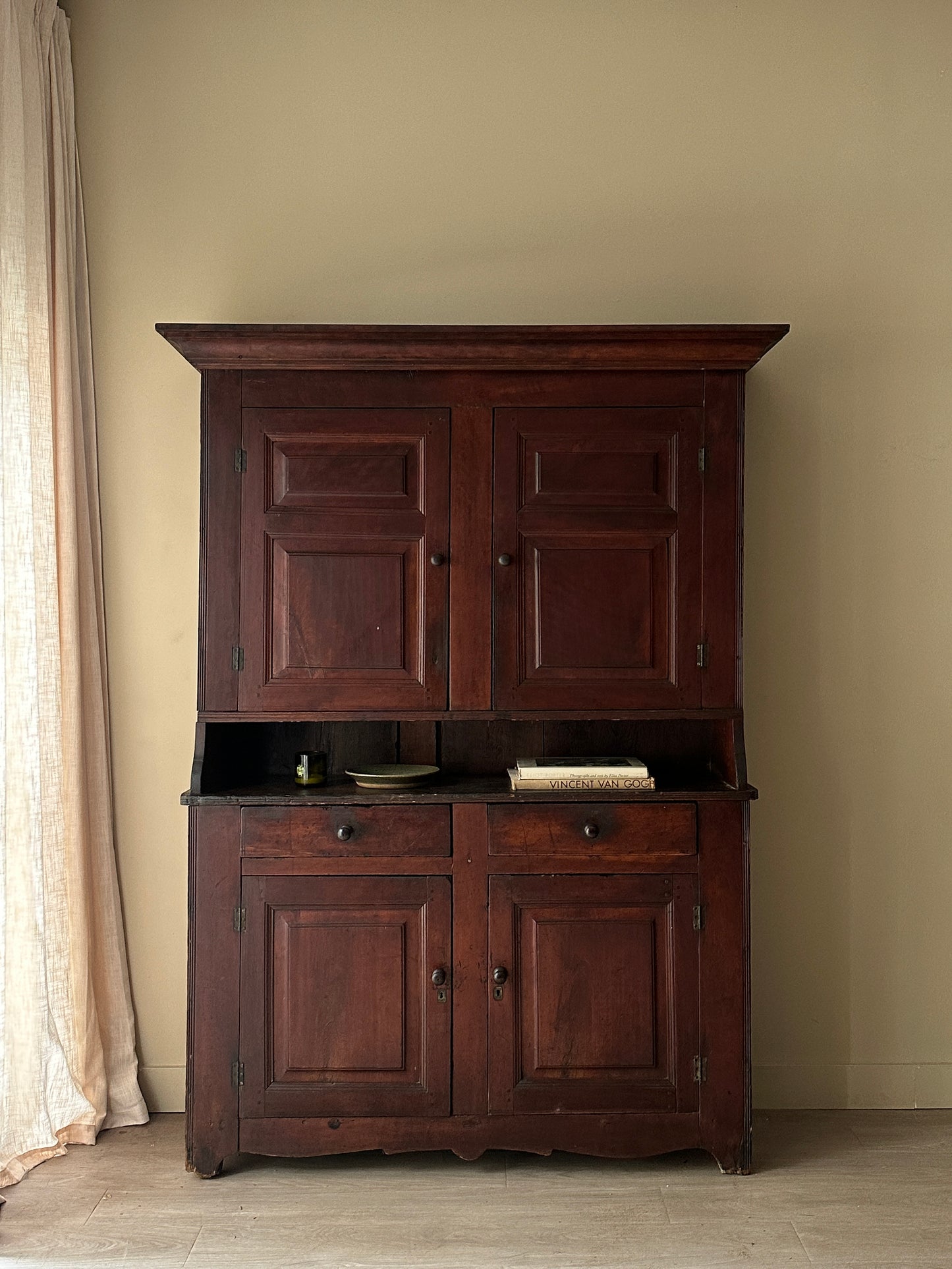 Pine step back hutch