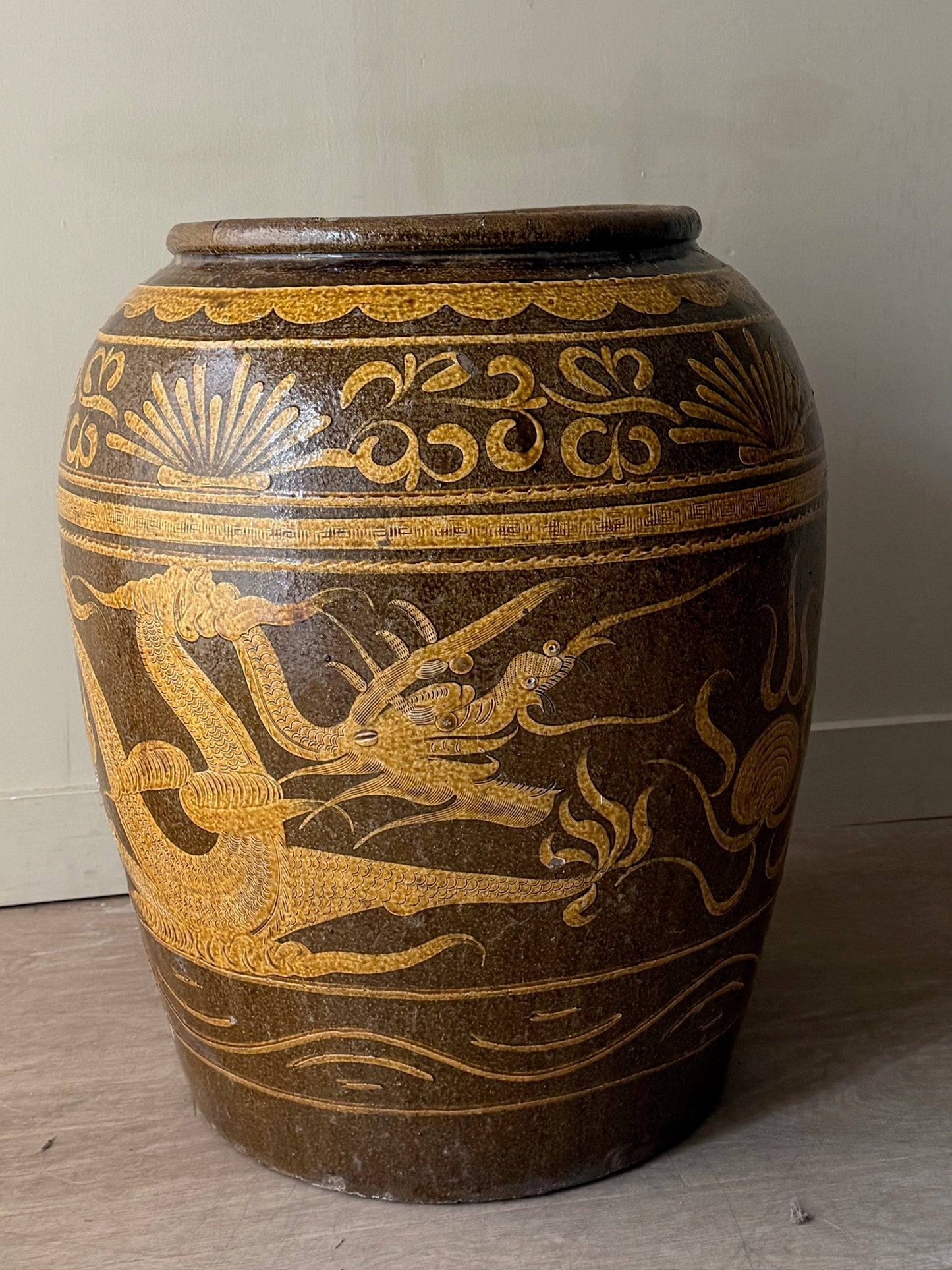 XL Chinese painted pot
