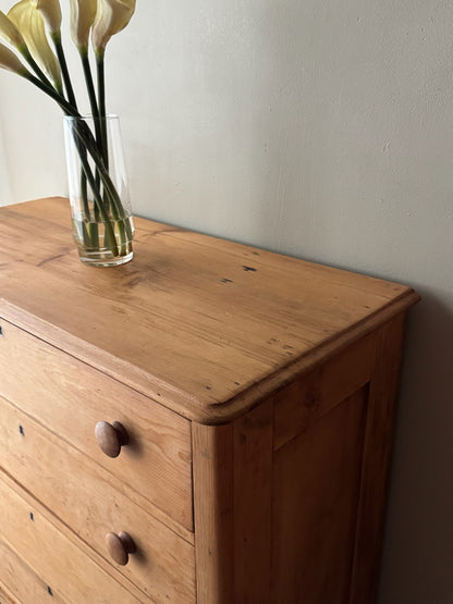 Pine dresser