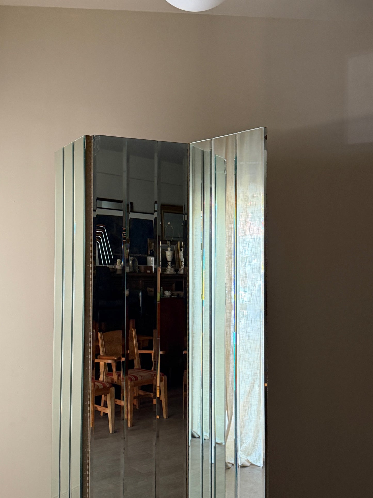 Mirrored room divider