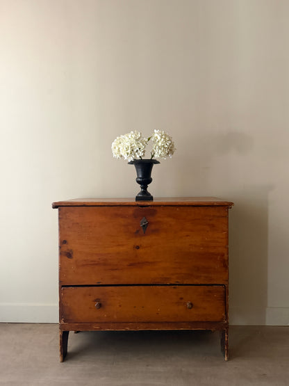 Pine blanket chest