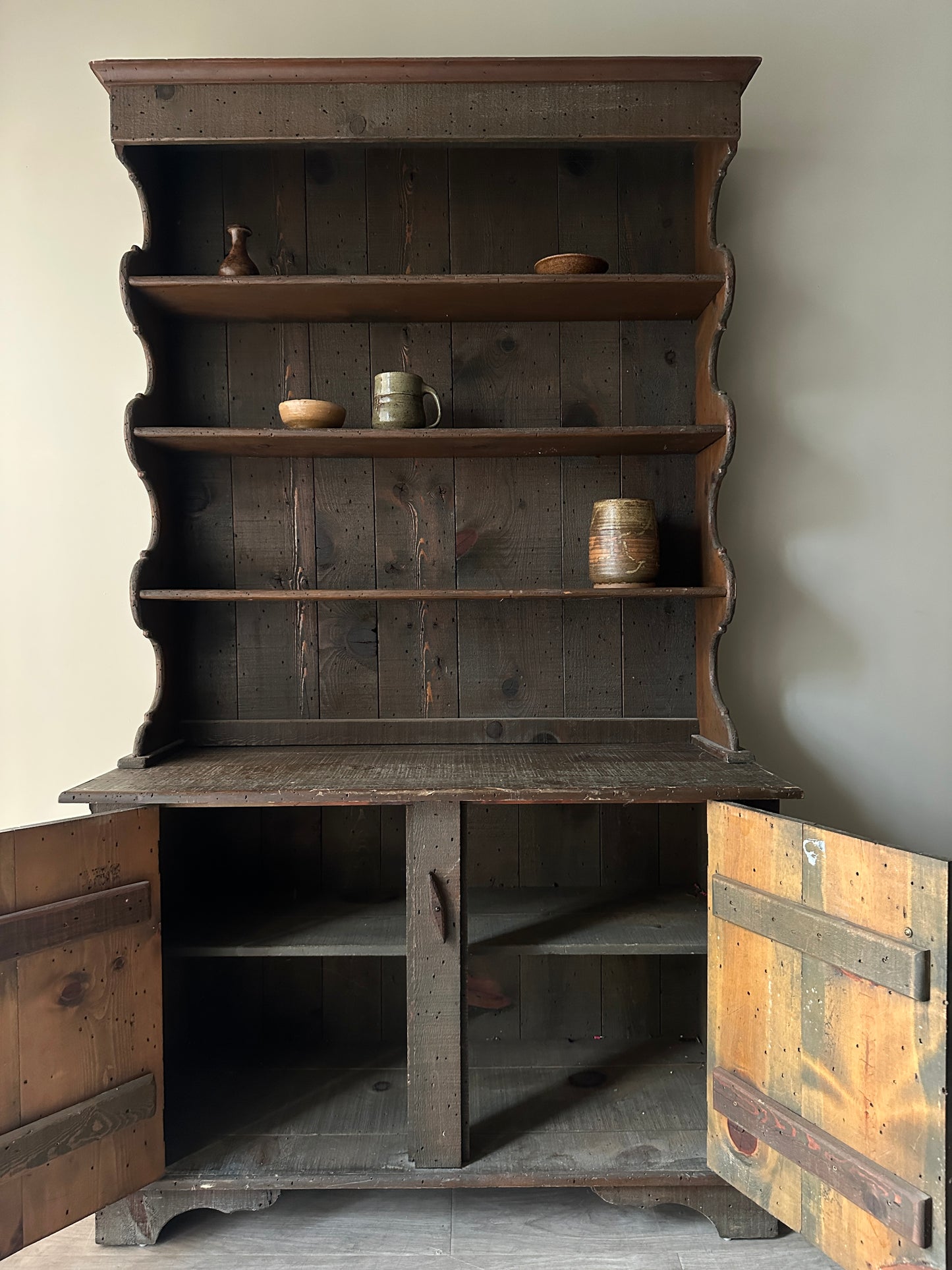 Pine two piece hutch