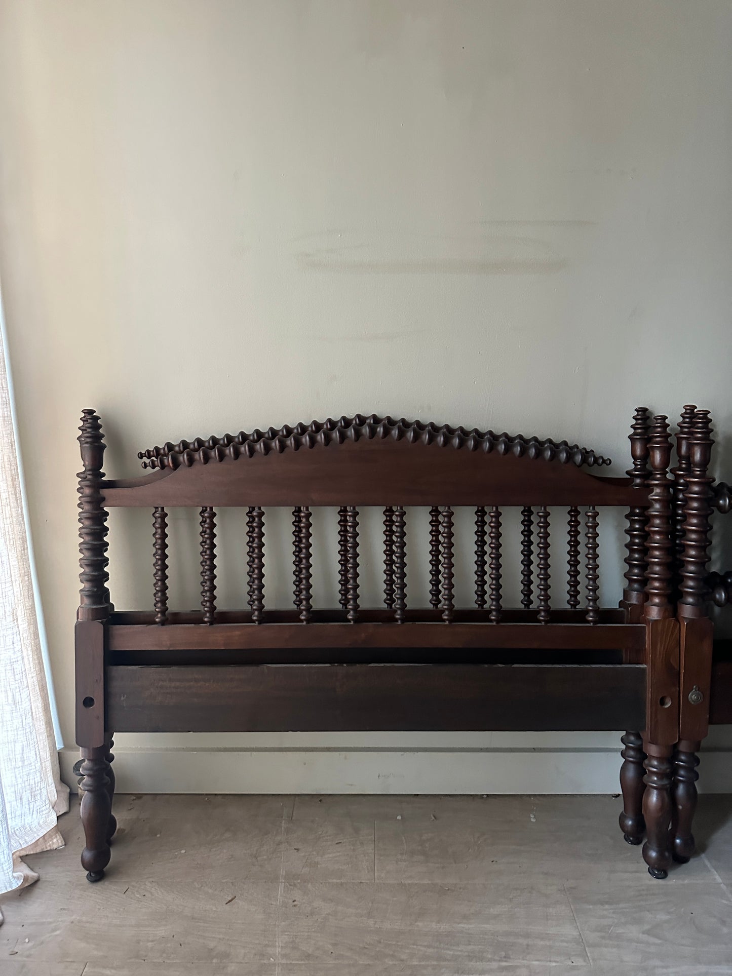 Twin spindle bed headboard/baseboard