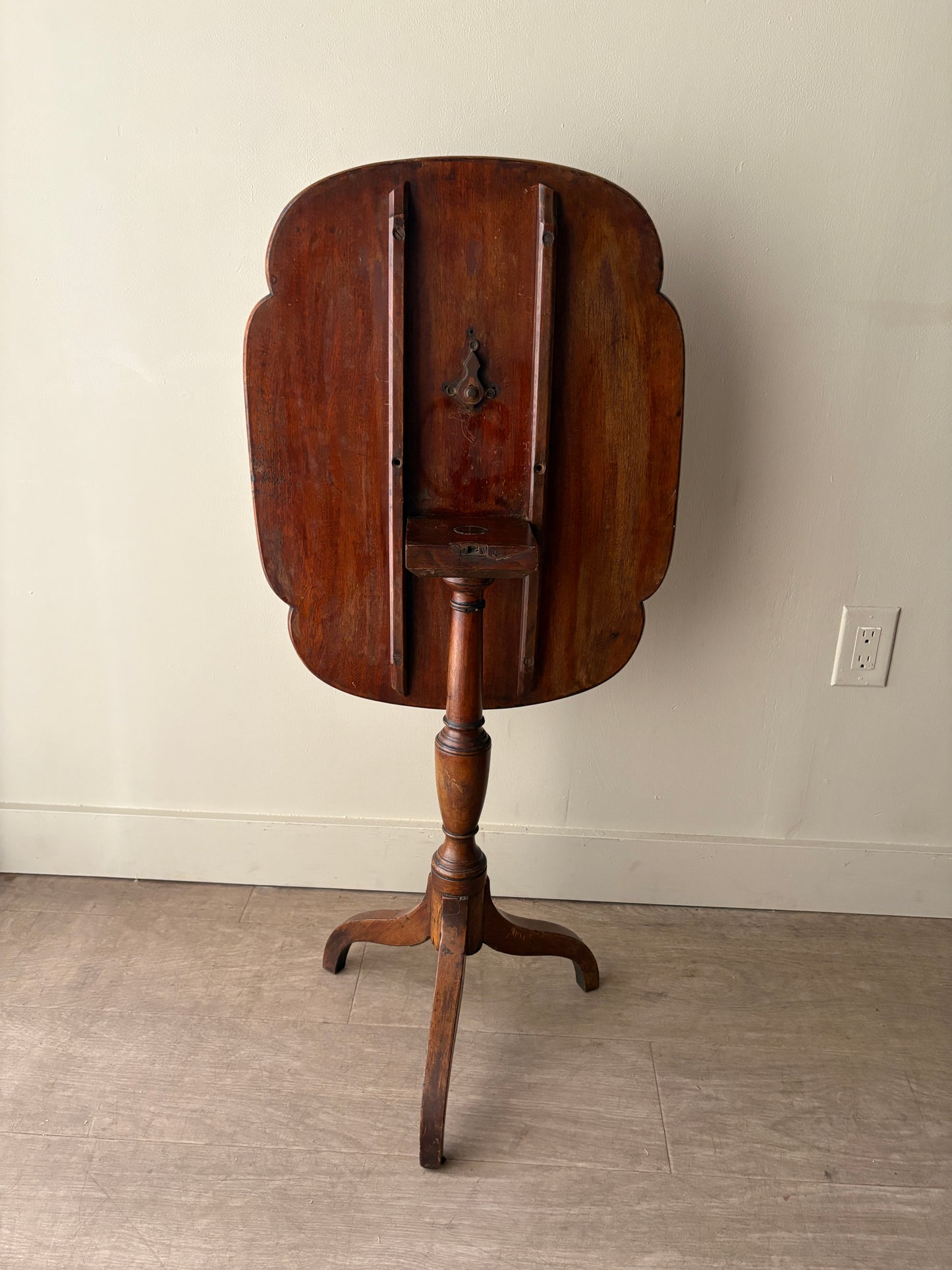 Federal oak flip top side table