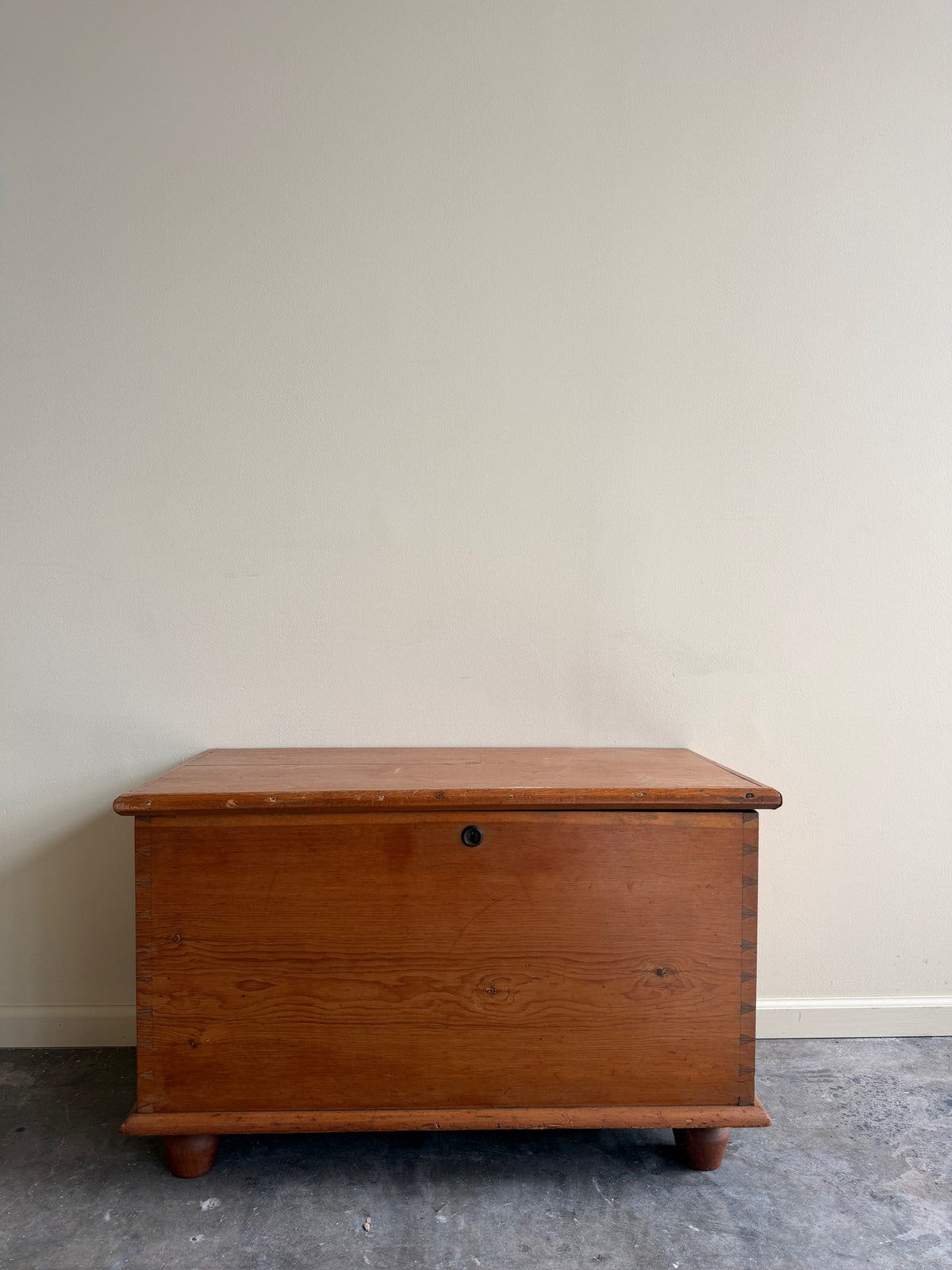 Pennsylvania Sheraton pine chest