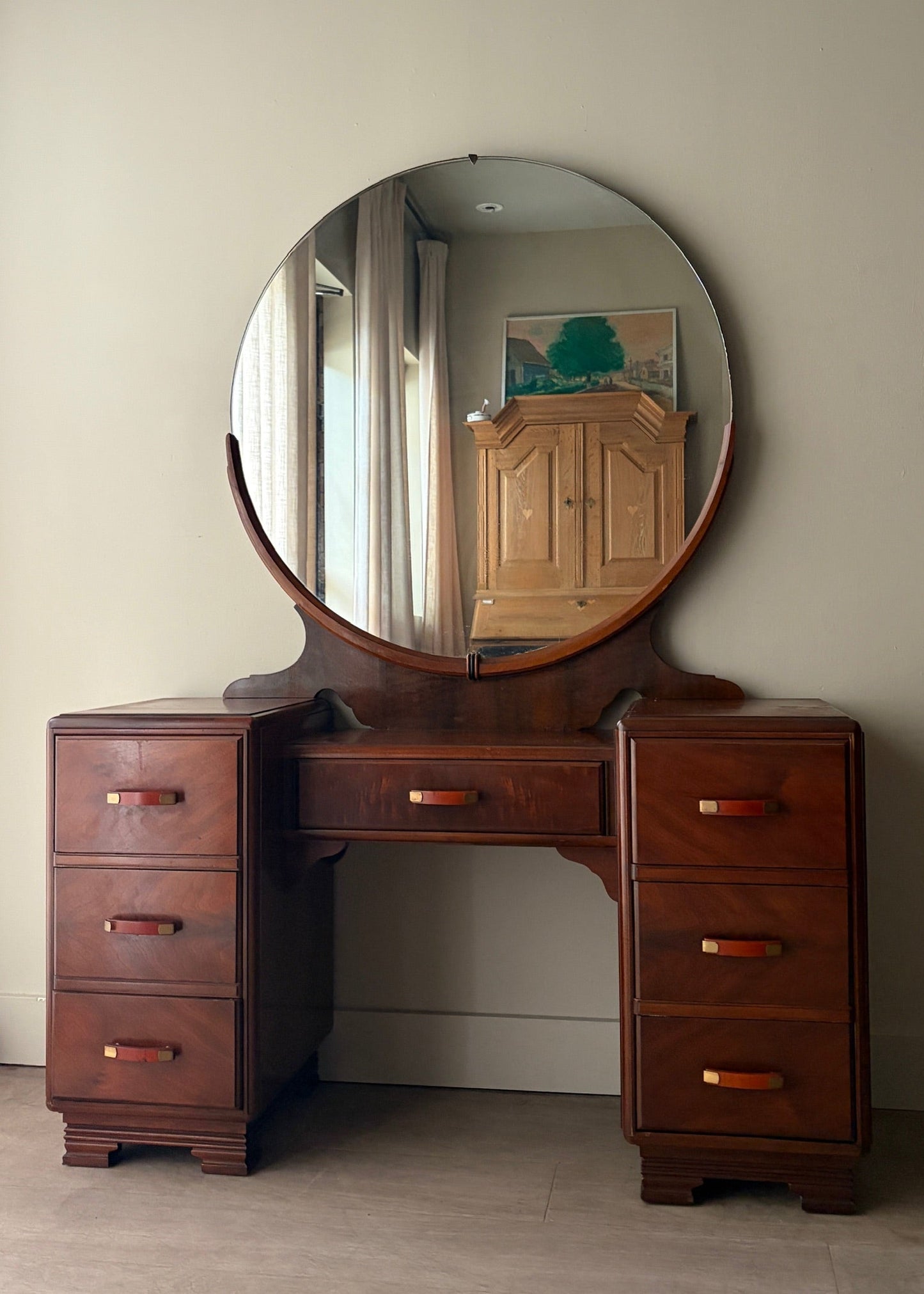 Deco walnut vanity