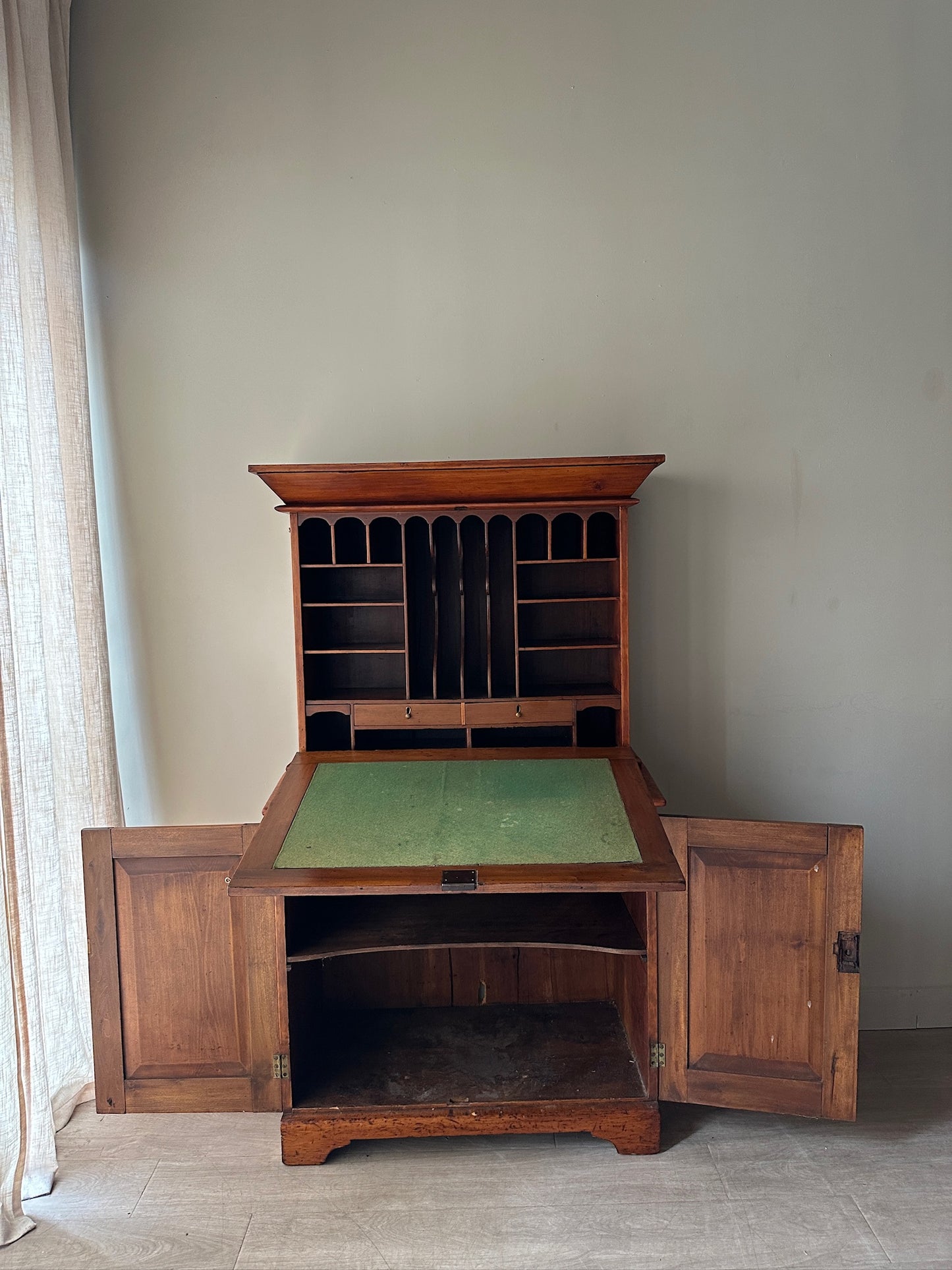 Pine Secretary Hutch