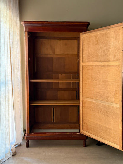 Mirrored wardrobe