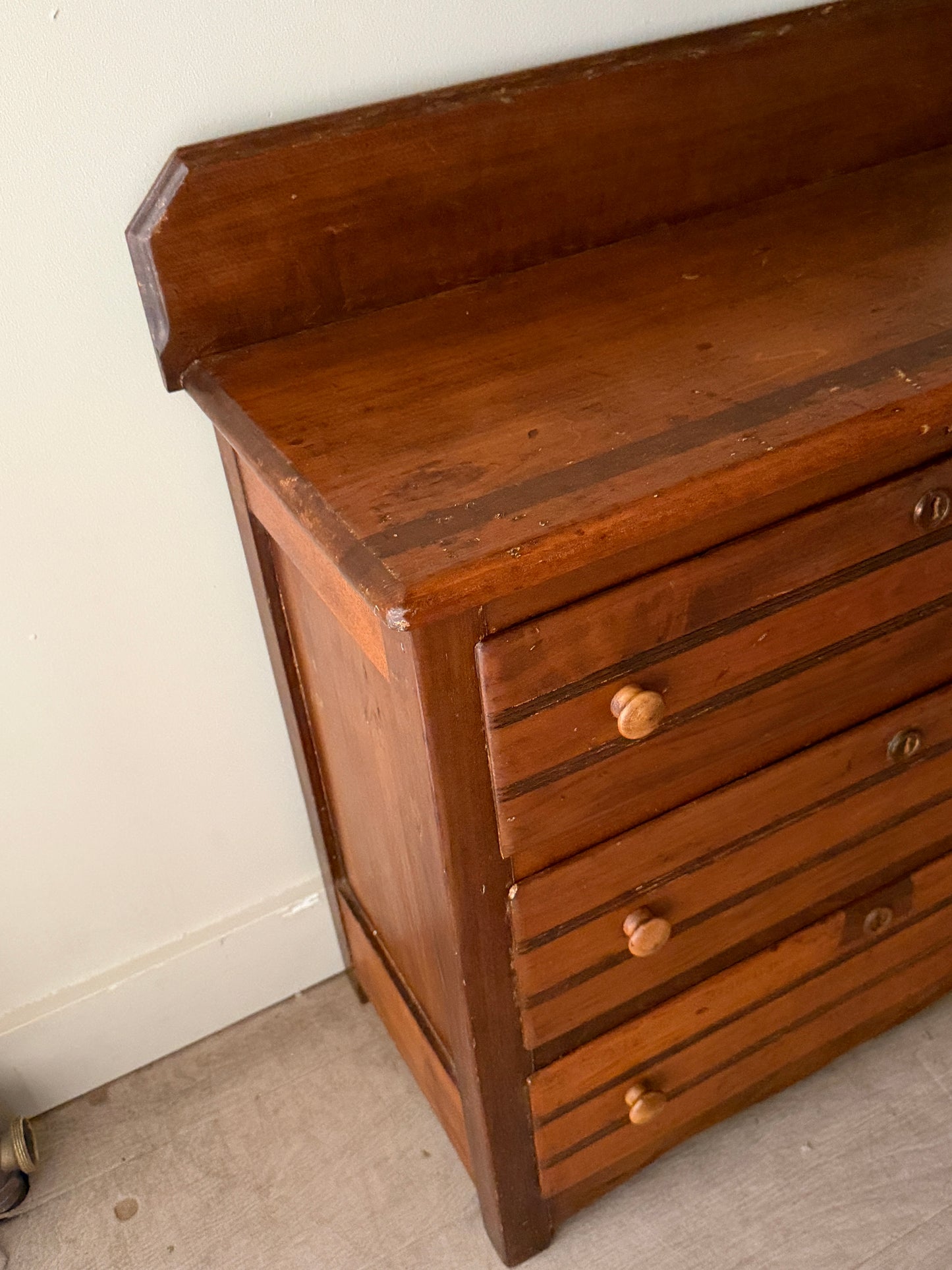 Small pine dresser