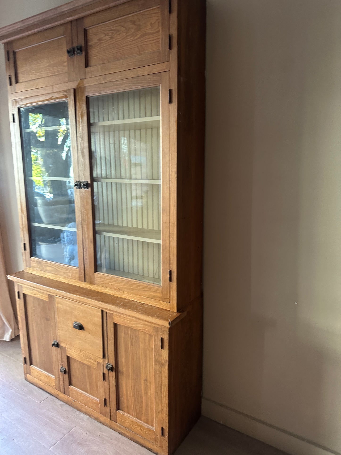 Pine two piece hutch