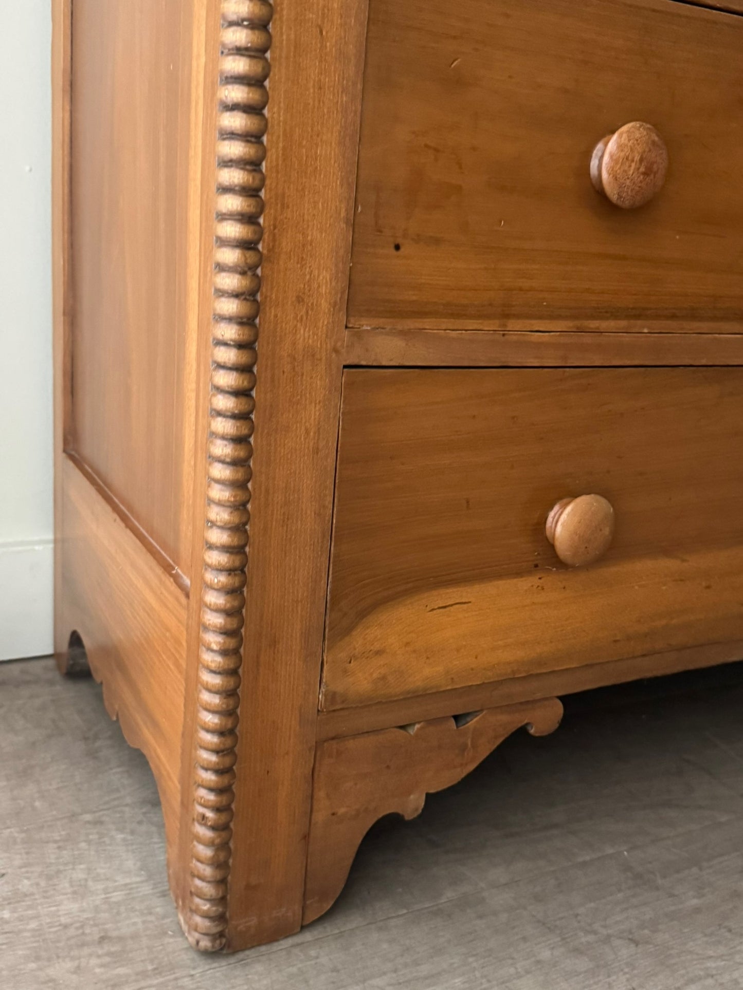 Pine dresser