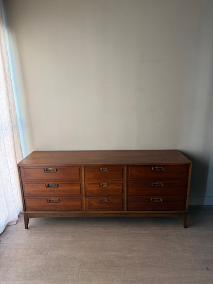 Lane walnut 9 drawer dresser