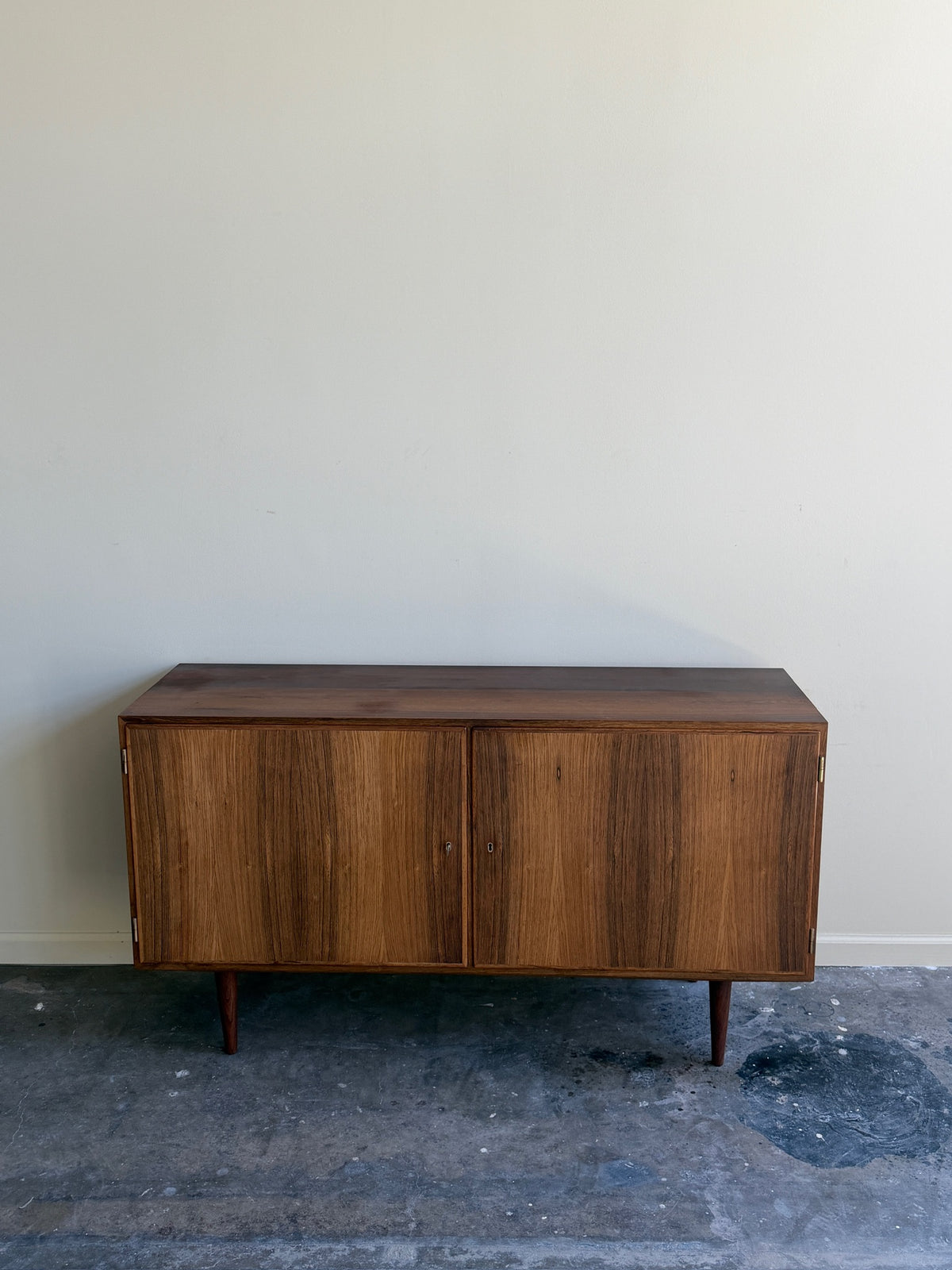 Poul Hundevad Danish rosewood cabinet (missing lock)