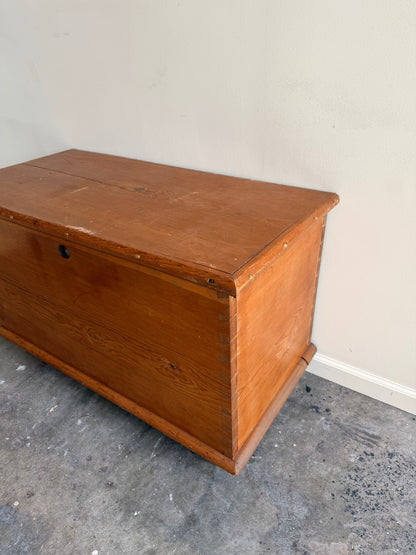 Pennsylvania Sheraton pine chest