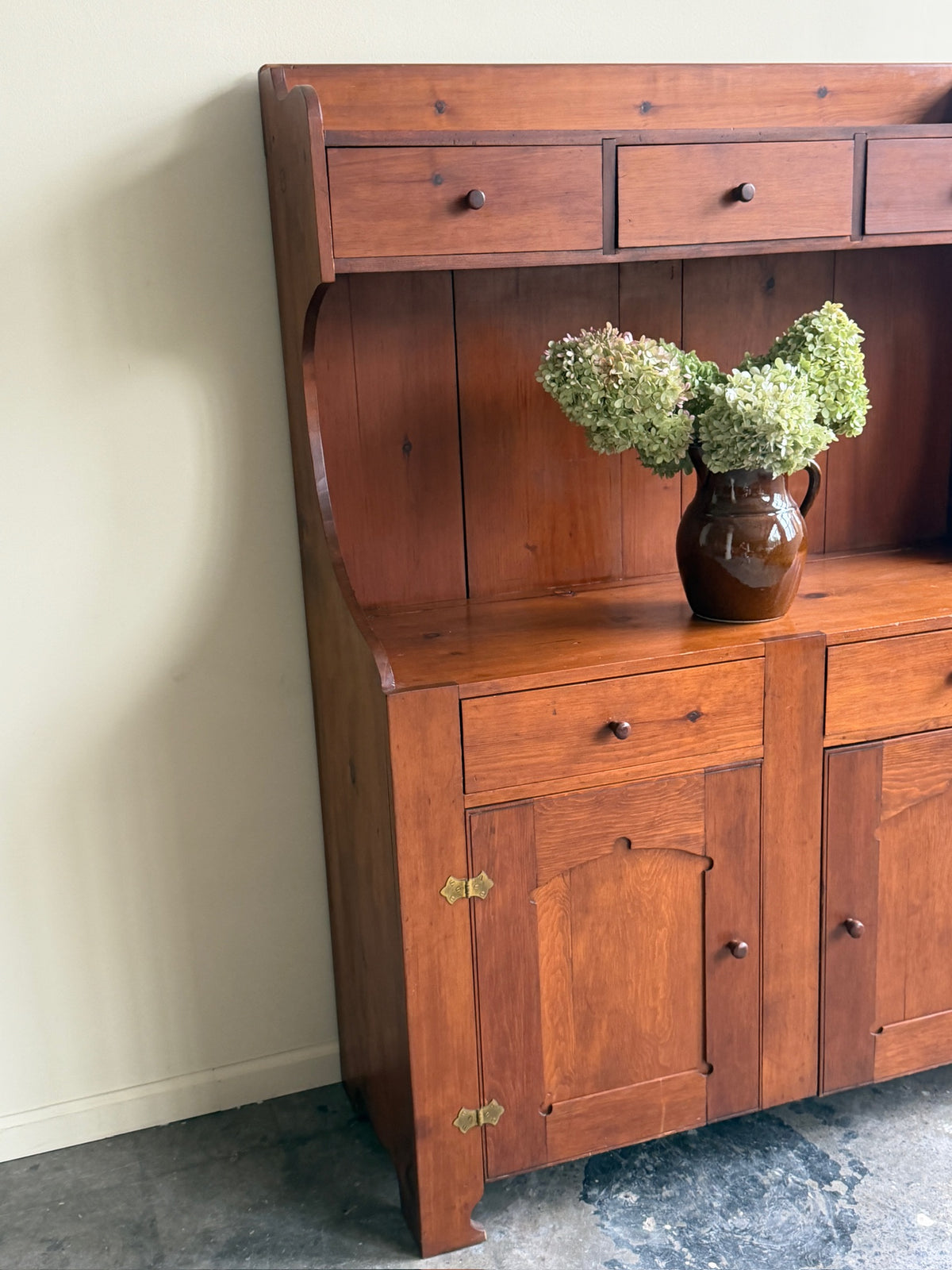 Pine one piece hutch