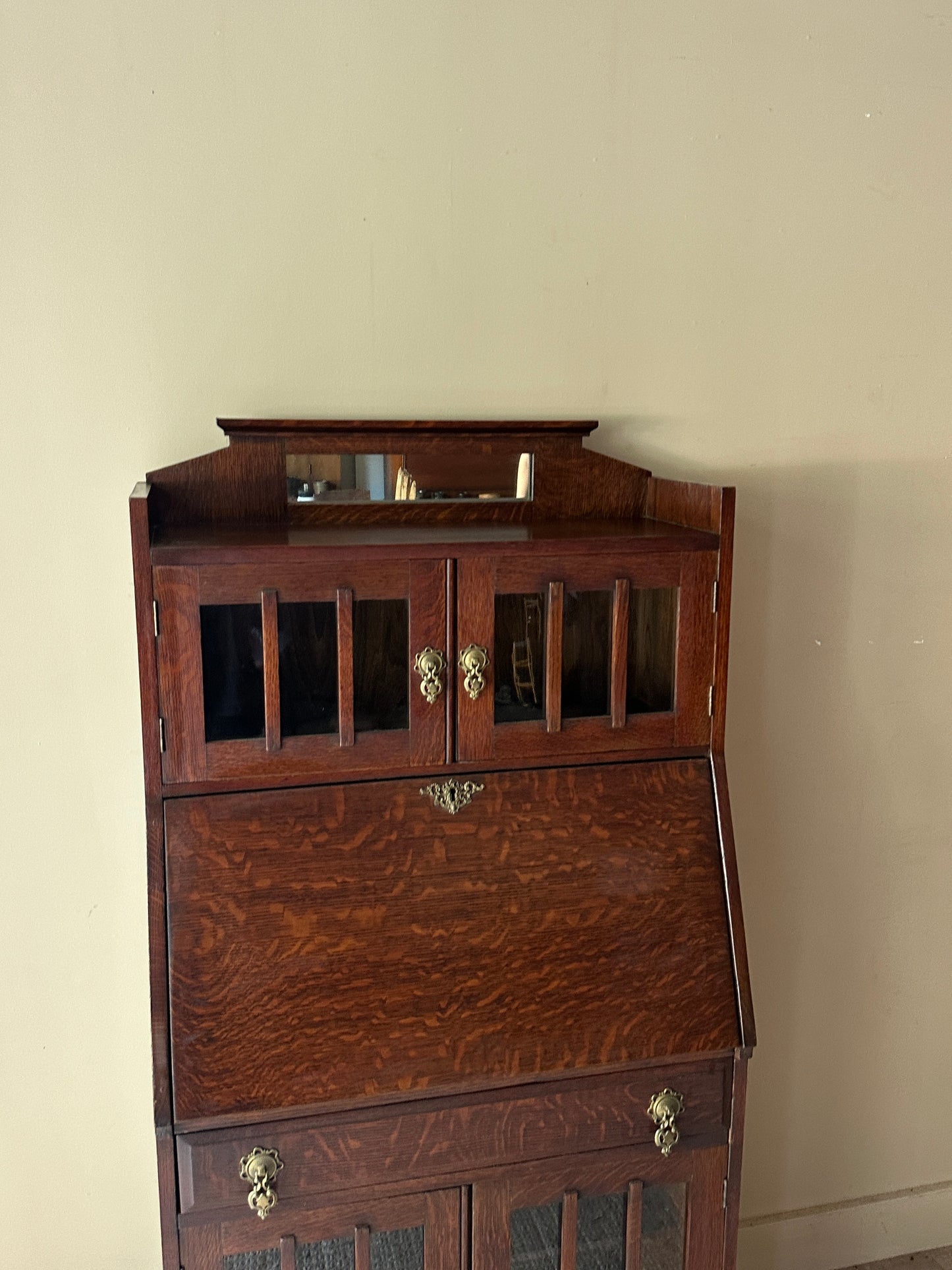 Mission secretary desk