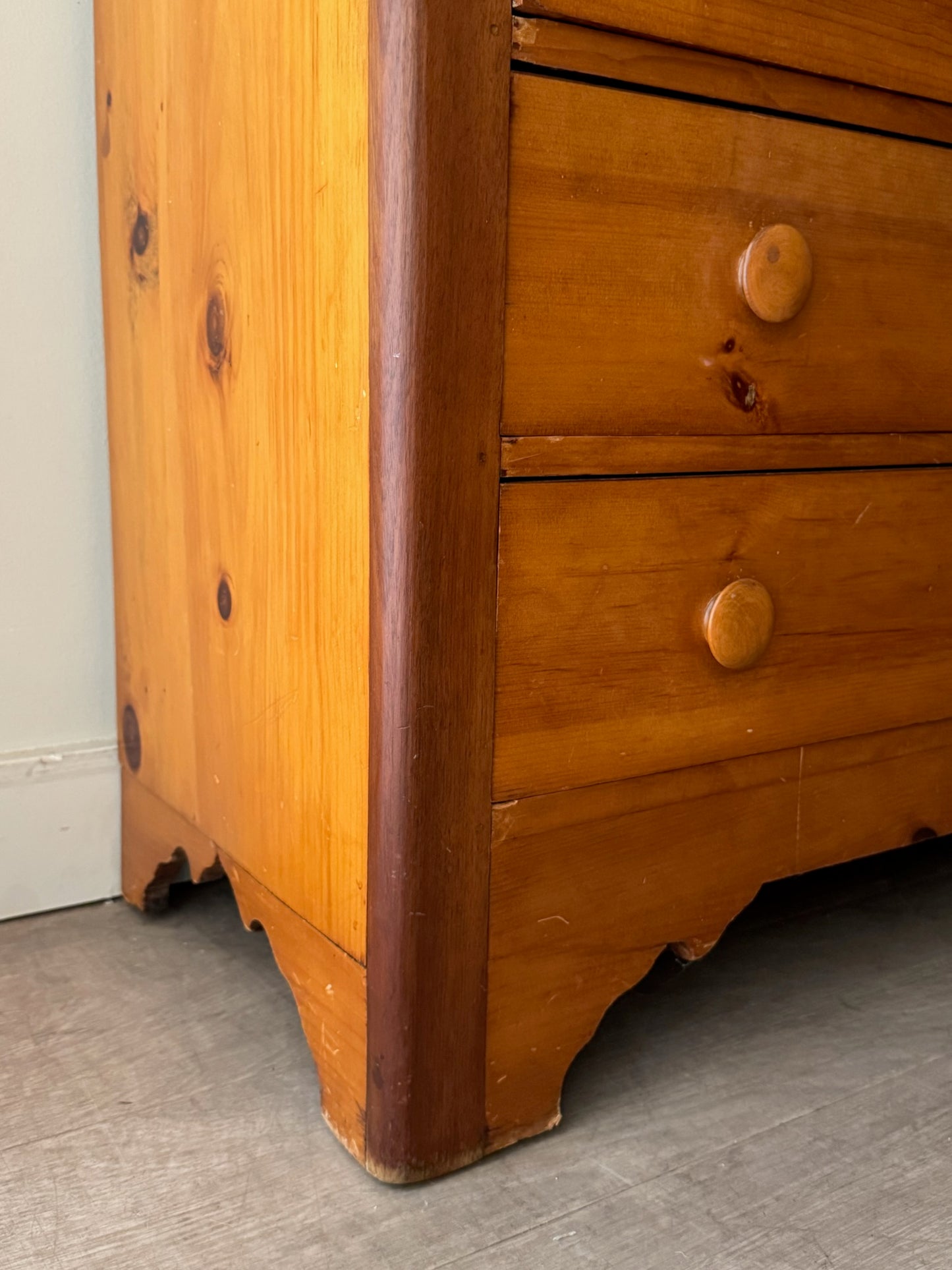 Pine dresser