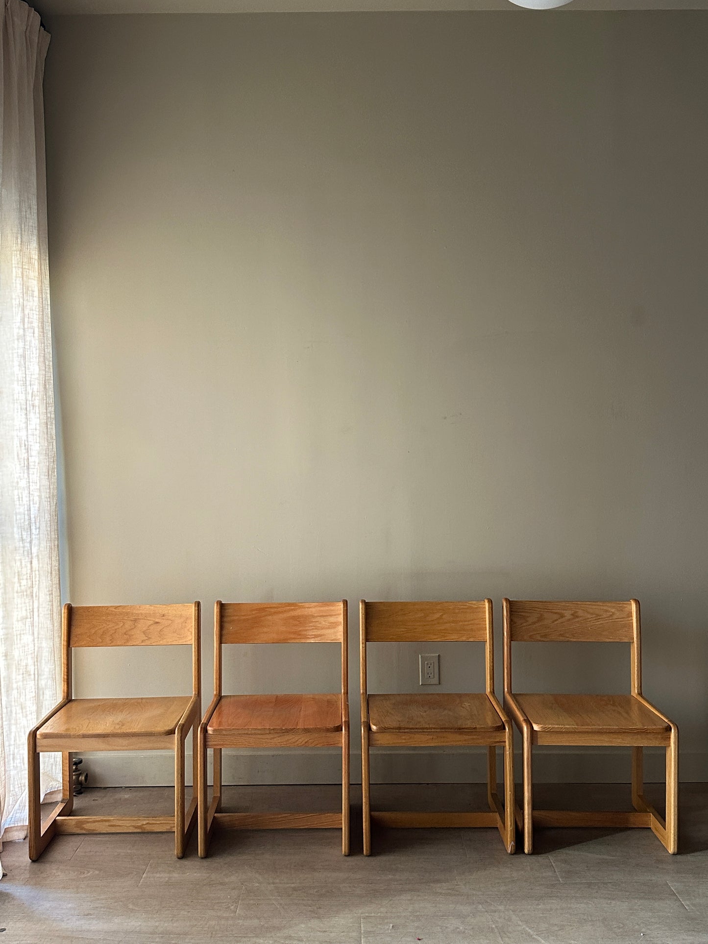 Oak dining chairs. Set of 4!