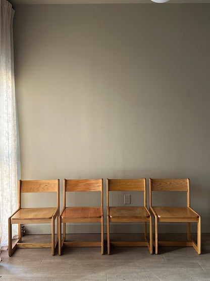 Oak dining chairs. Set of 4!
