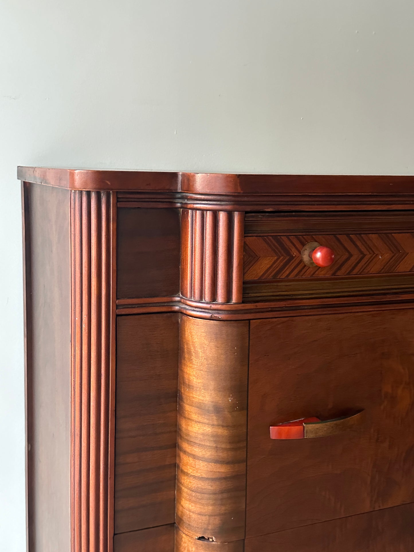 Art deco dresser