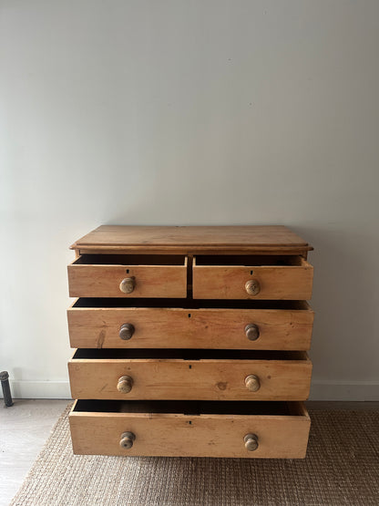 Pine dresser