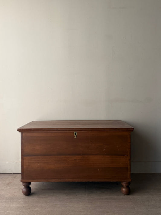 Pennsylvania Sheraton pine chest