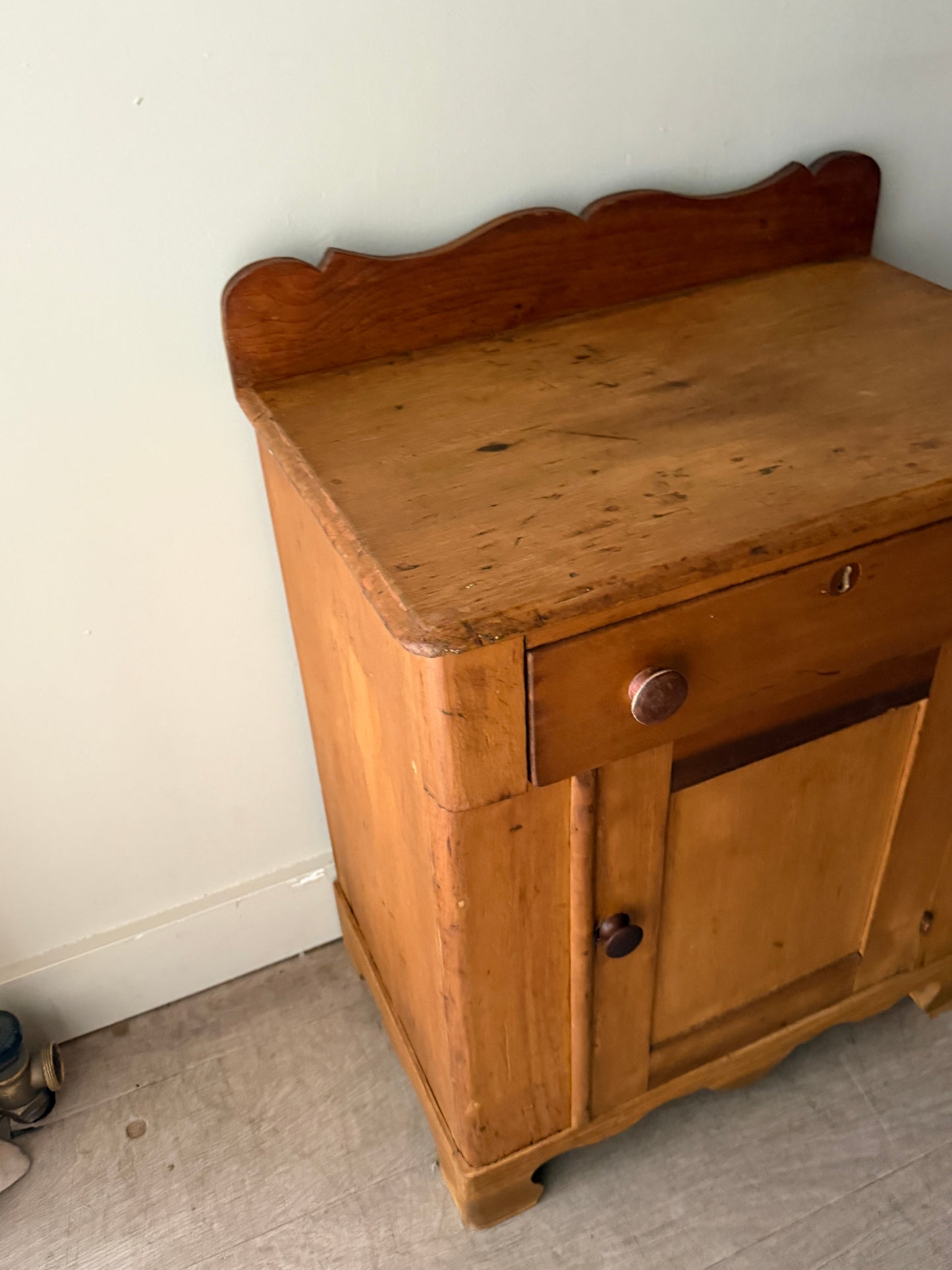 Pine washstand