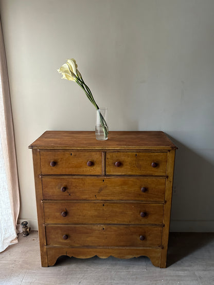 Cottage pine dresser