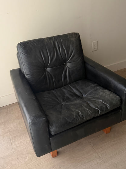 Danish black leather lounge chair