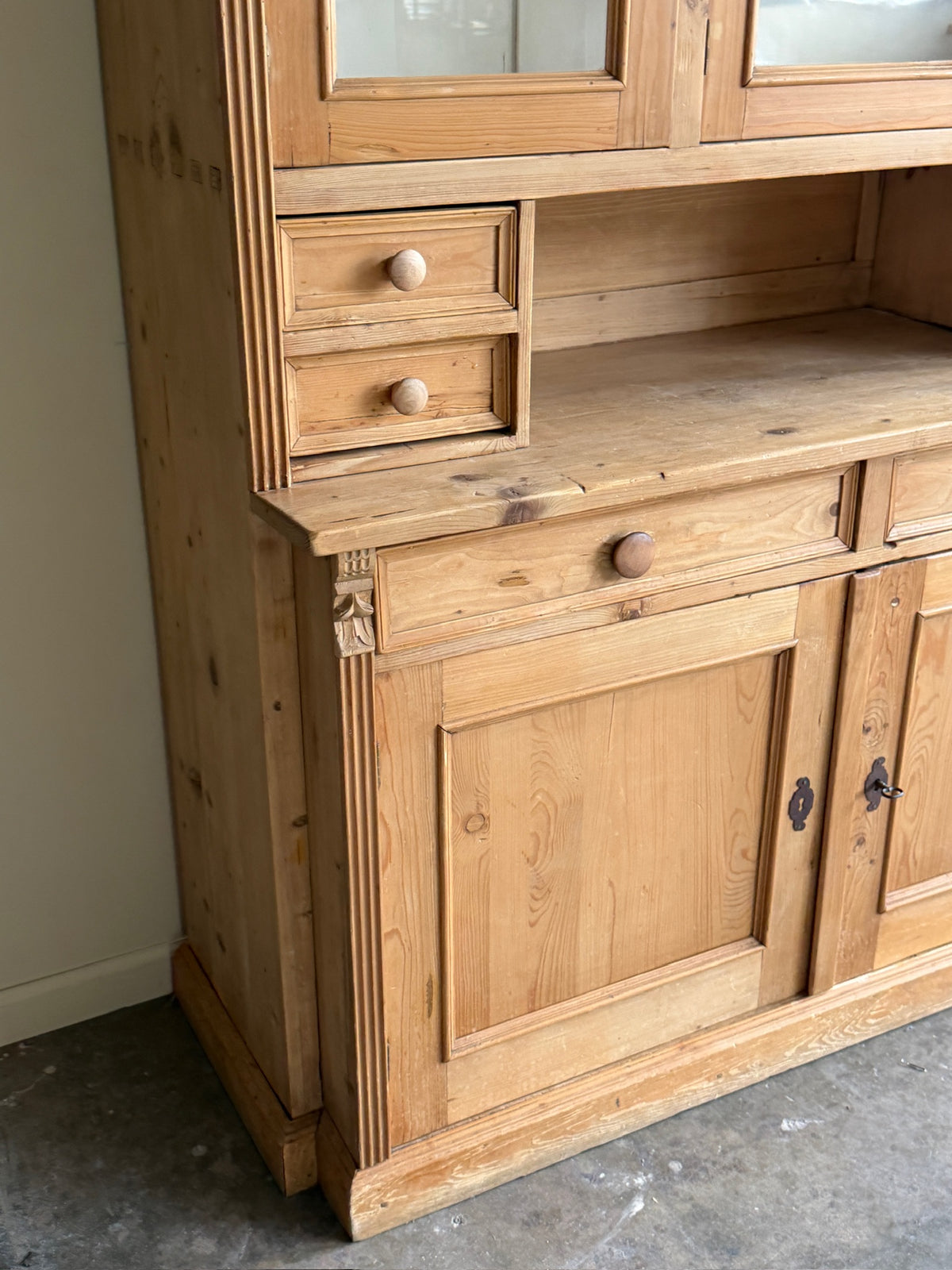 Pine one piece hutch