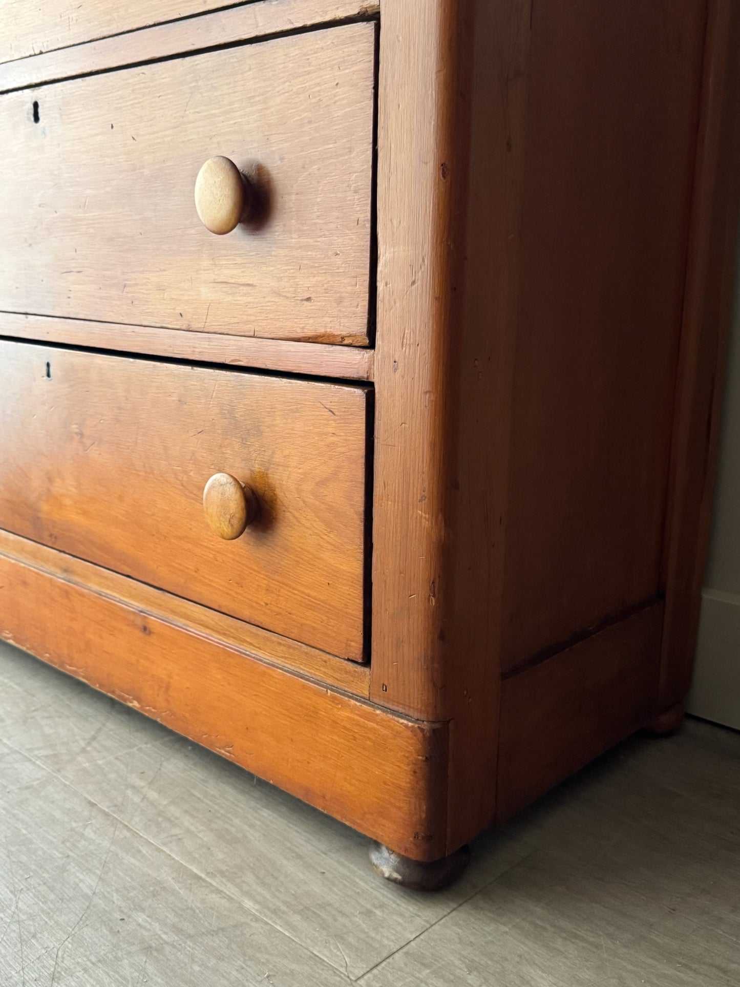 Pine 3 drawer dresser