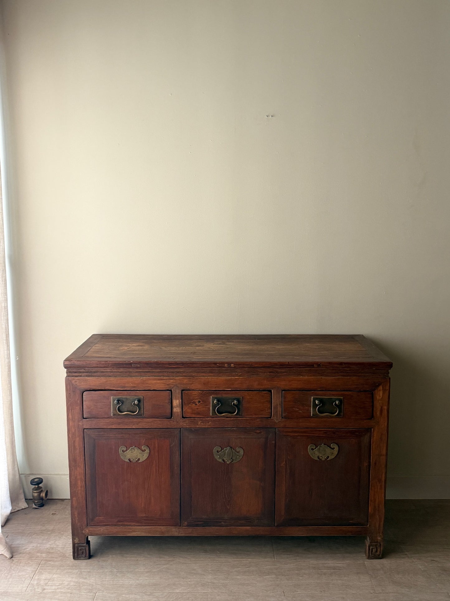 Chinese elmwood server (missing key, bottom section does not open)