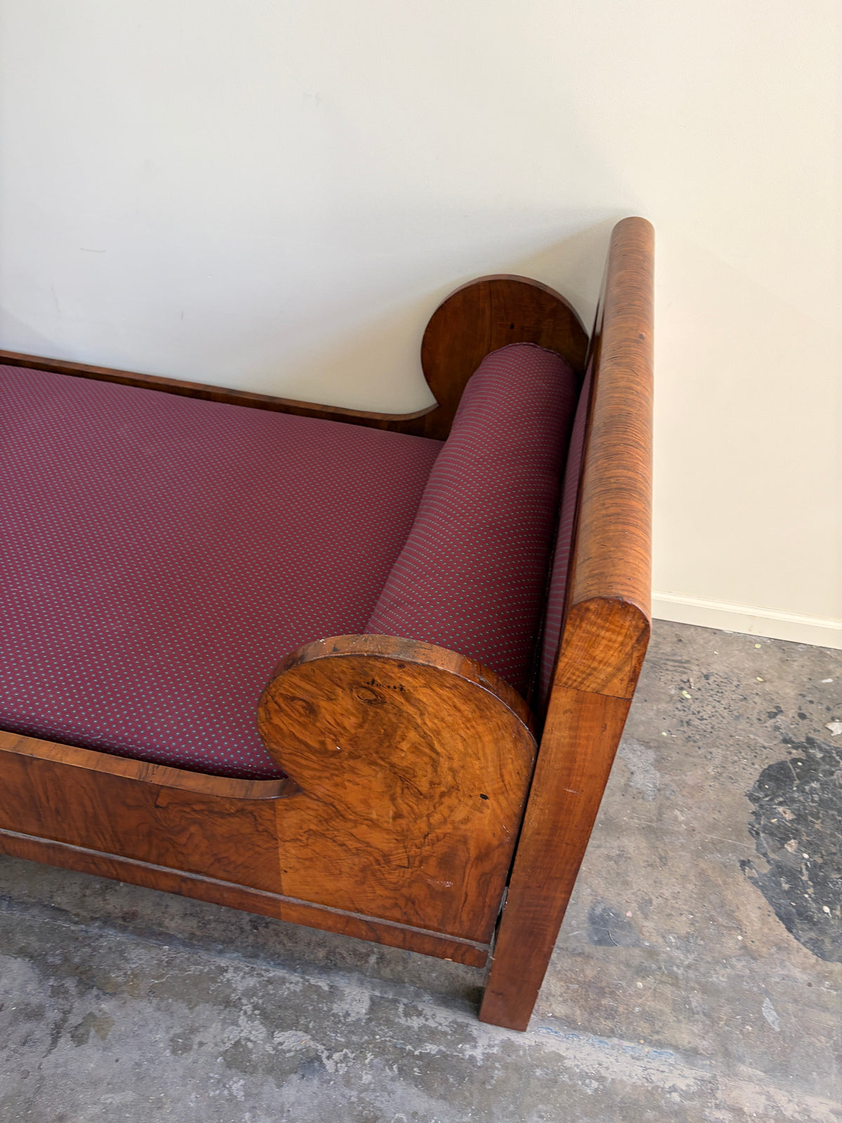 Biedermeier Circassian Walnut Daybed