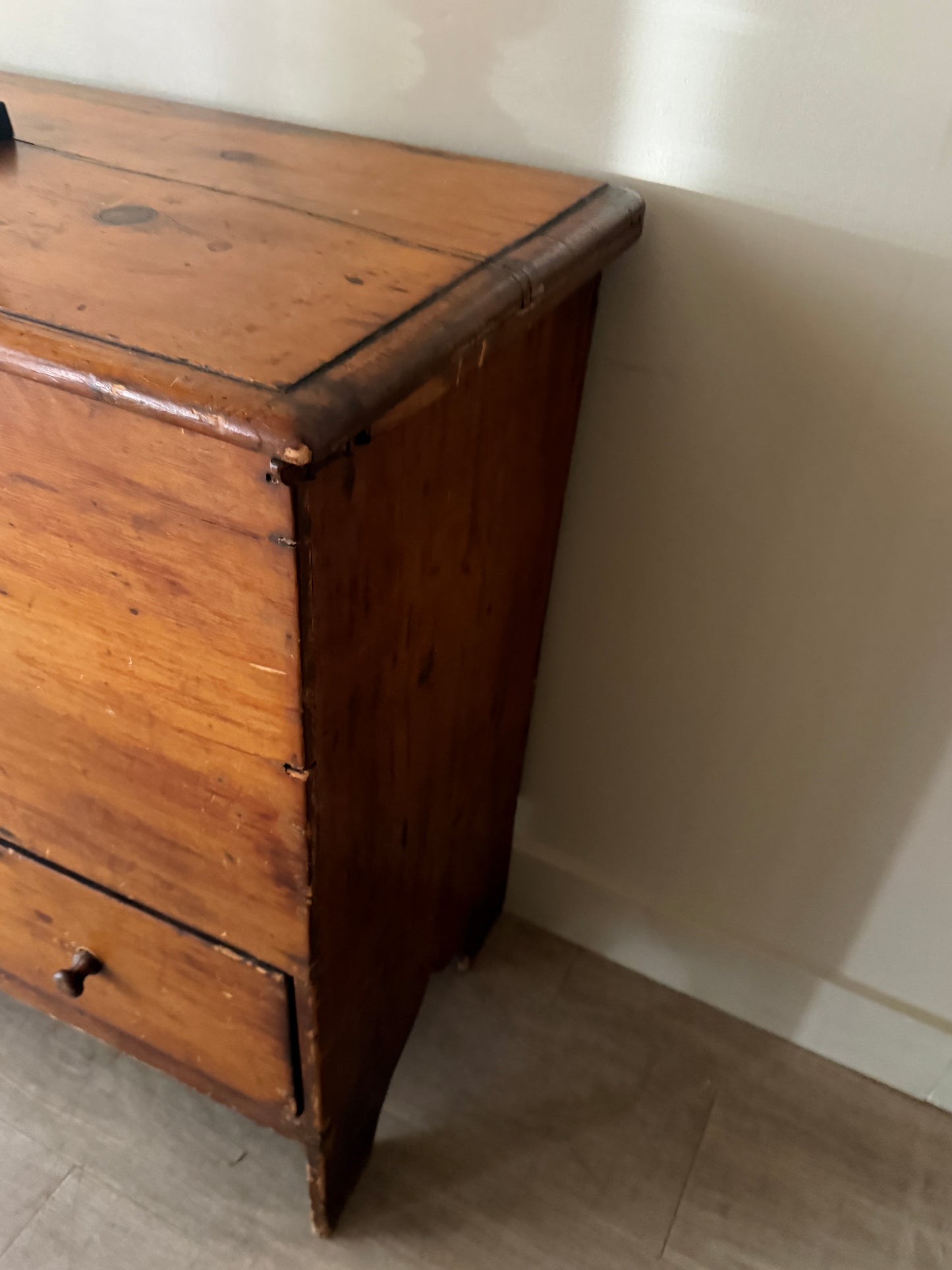 Pine blanket chest