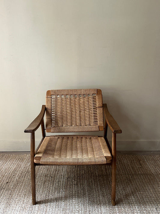 Woven seat lounge chair