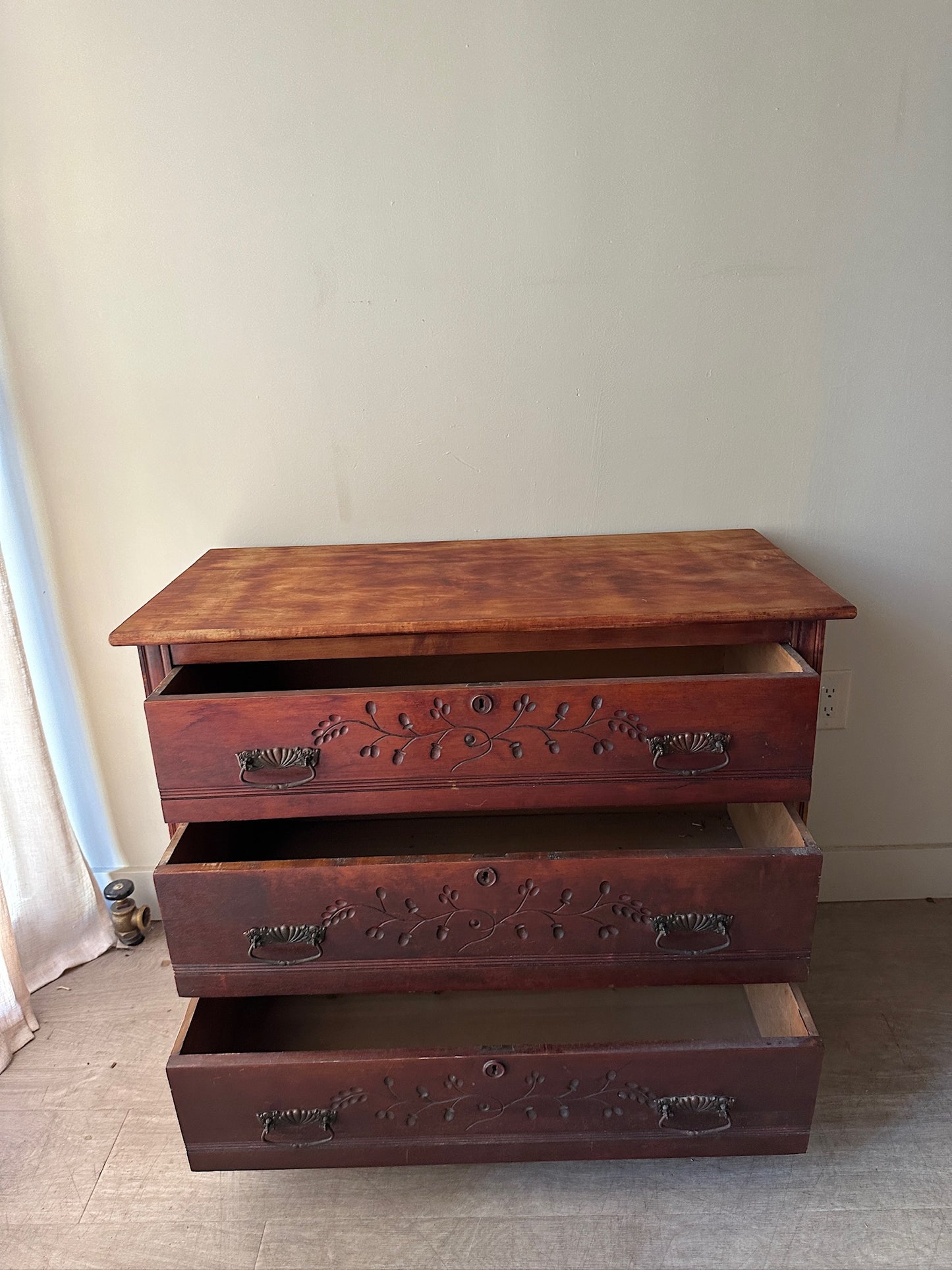 Victorian pine dresser
