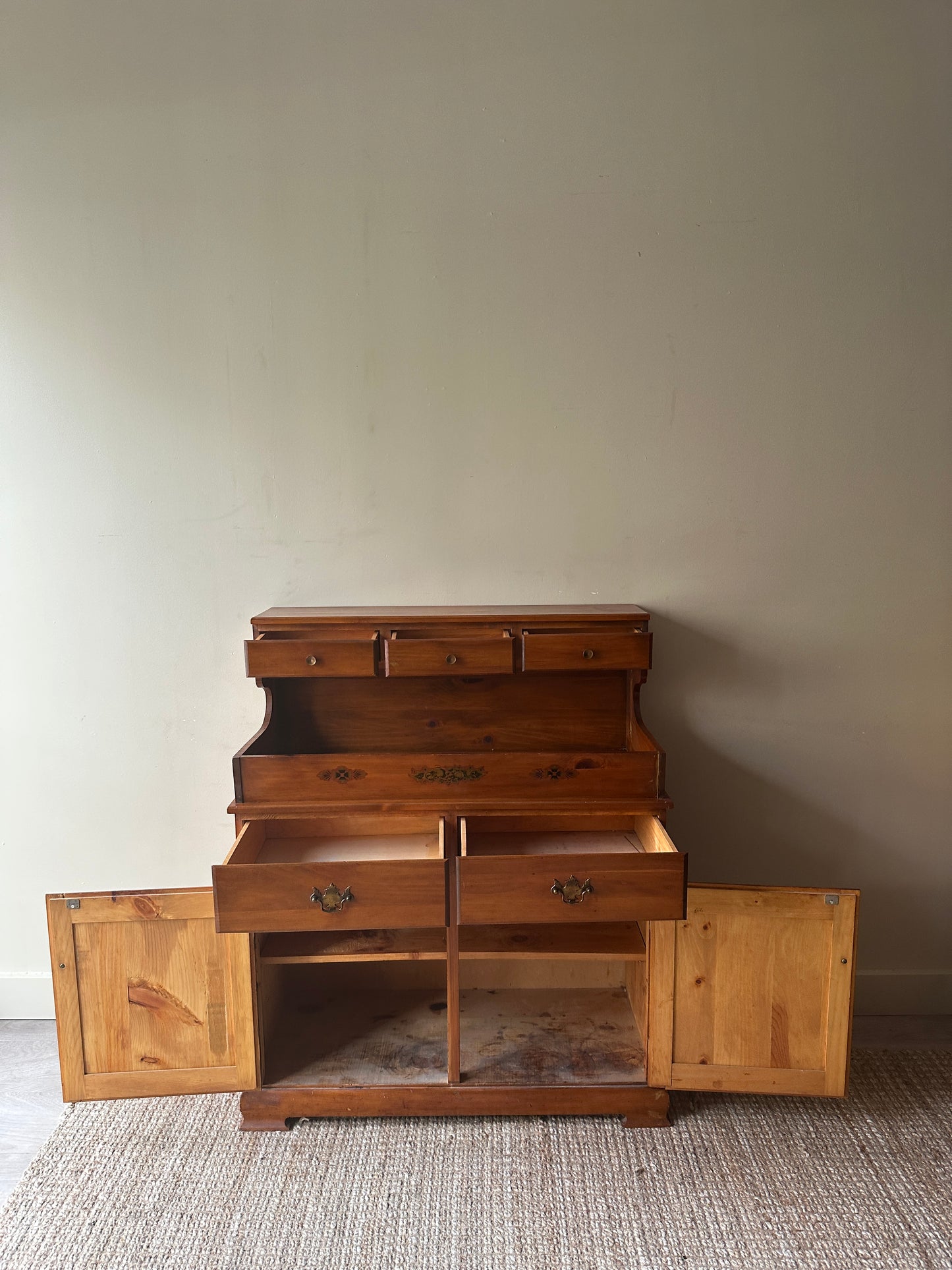 Small pine dry sink