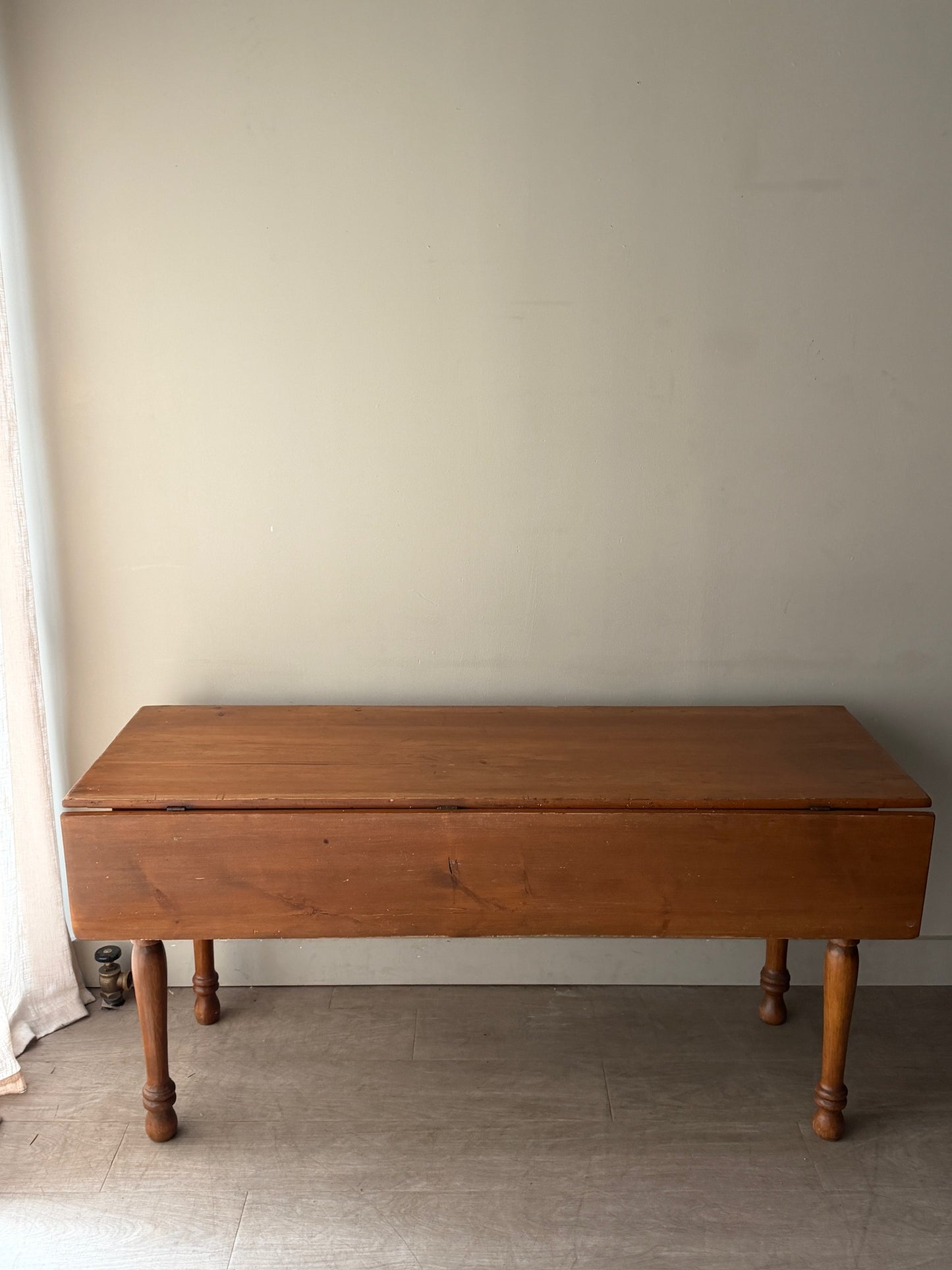 Pennsylvania Sheraton pine harvest table